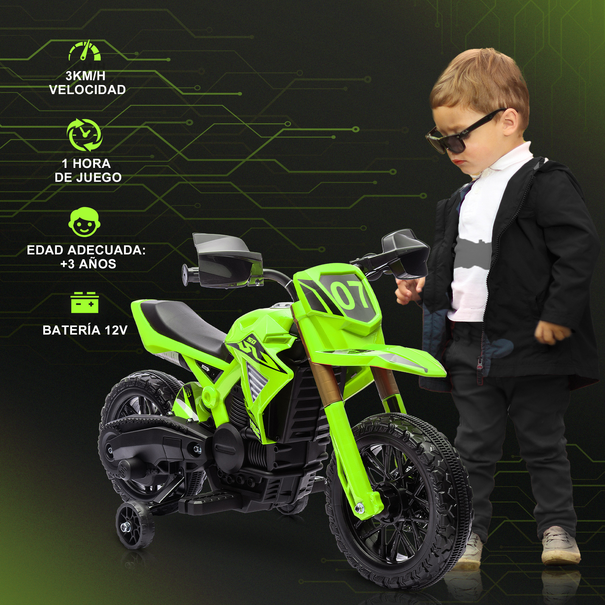 Un niño está de pie junto a una motocicleta de juguete verde con ruedines. Texto detalla velocidad y edad.