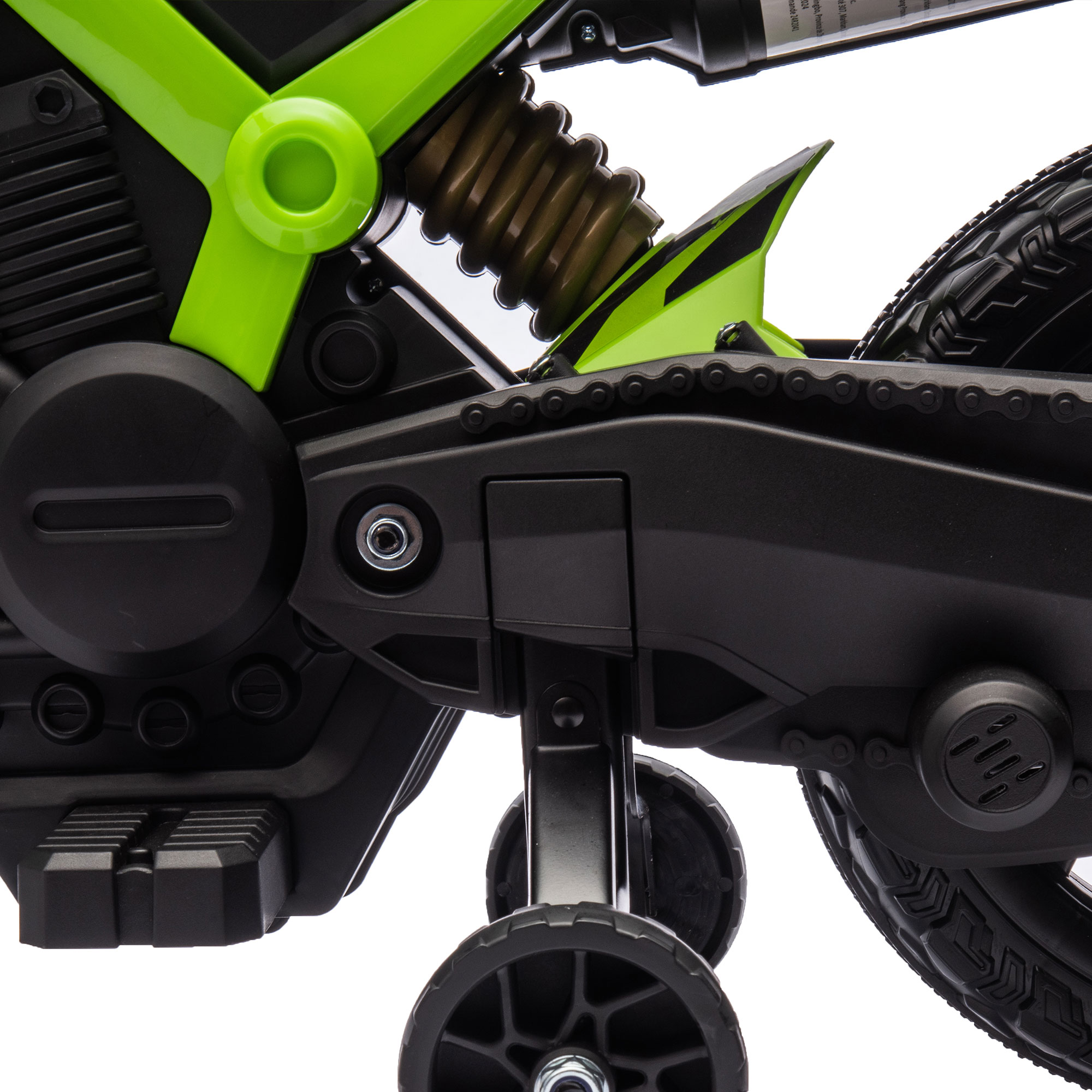 Primer plano de un juguete de motocicleta verde y negro con ruedas de entrenamiento.