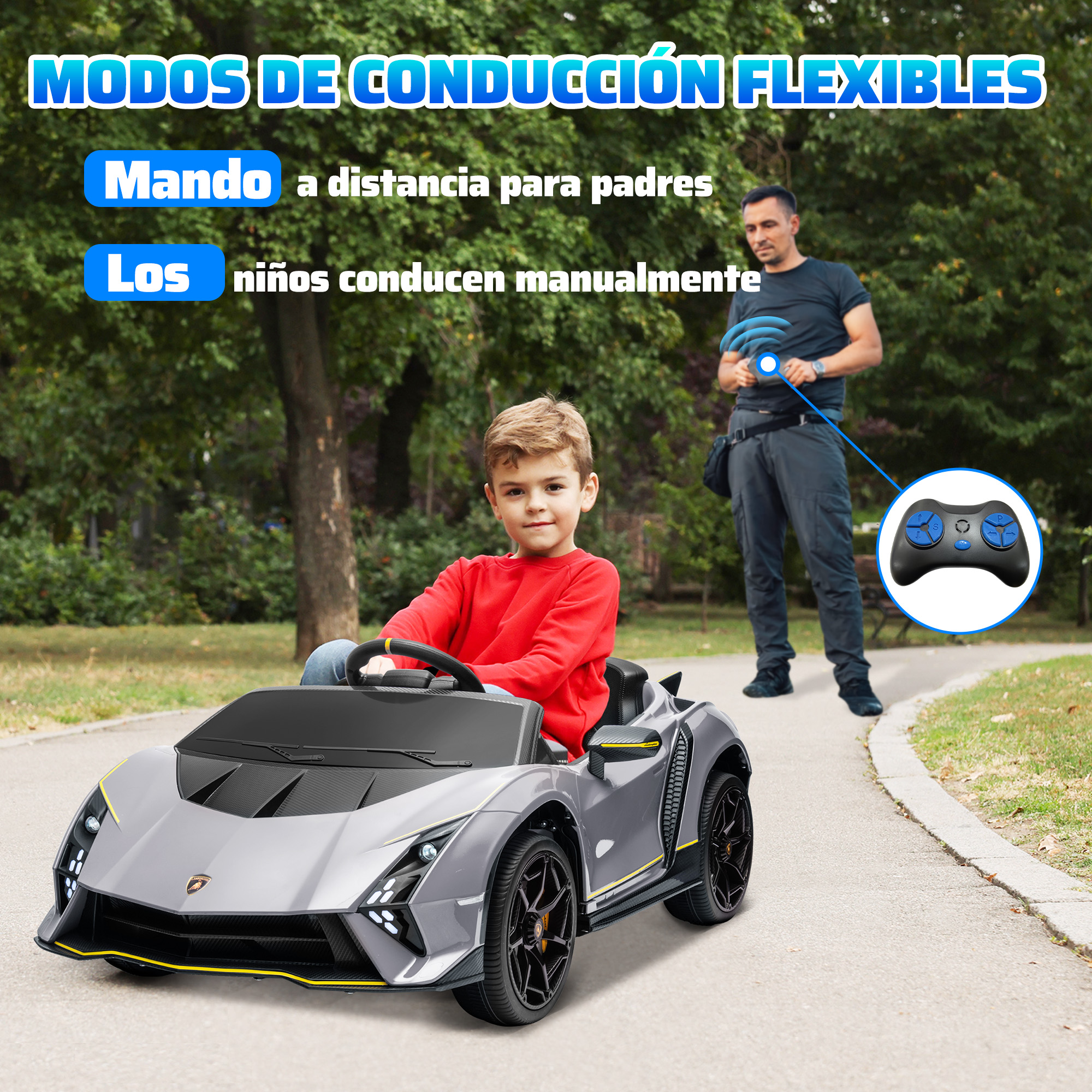 Niño en coche de juguete gris, controlado por hombre con mando. Escena al aire libre.