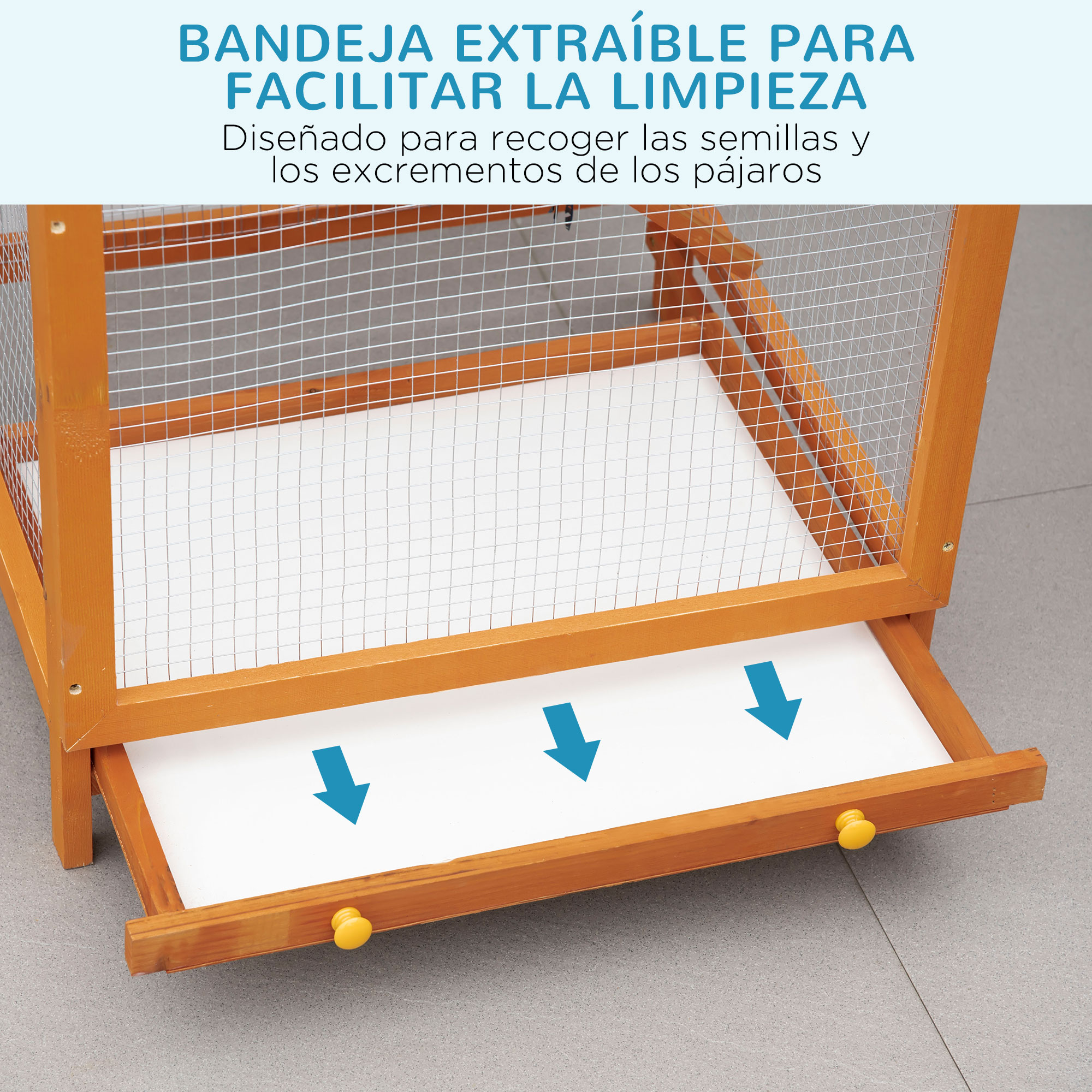 Una jaula de pájaros de madera con una bandeja extraíble. Las flechas apuntan a la bandeja para facilitar la limpieza.