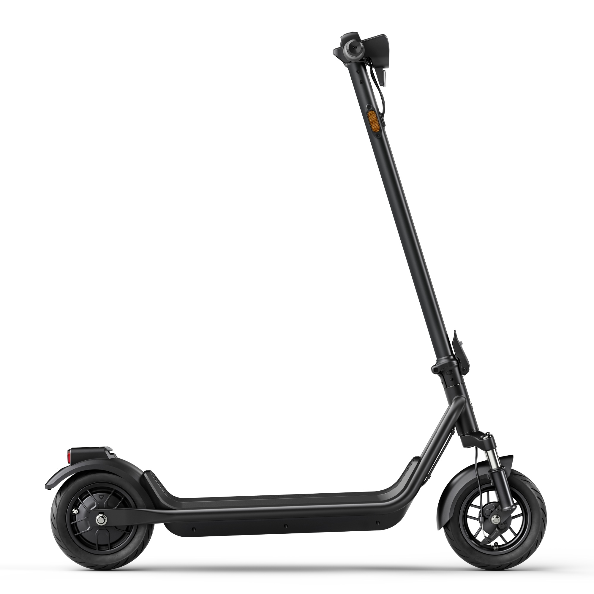 Patinete eléctrico negro. El patinete está sobre un fondo blanco.