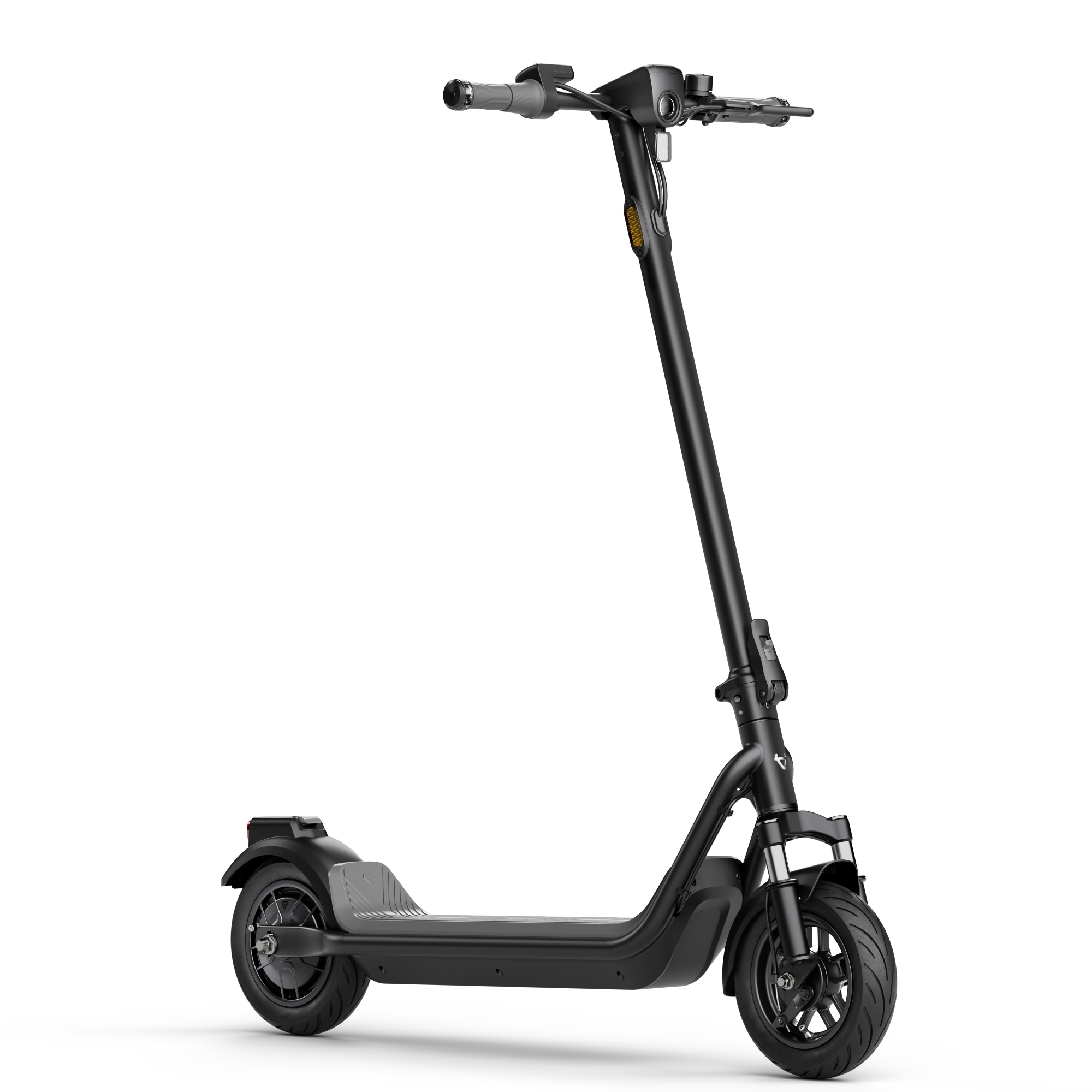Scooter eléctrico negro sobre fondo blanco. Con marco, neumáticos y manillar negros.