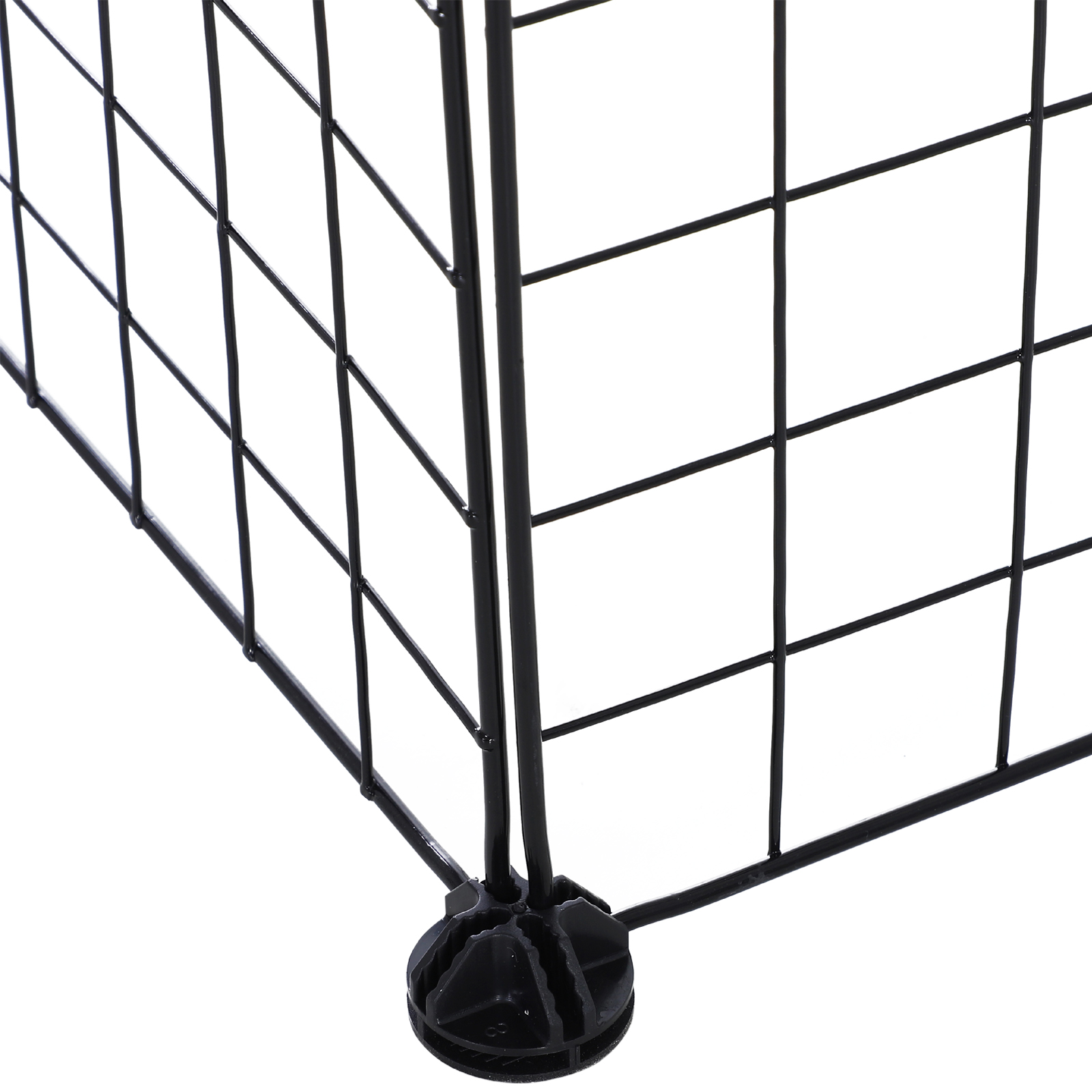 Un cubo de rejilla metálica negra, vista de esquina. La rejilla es cuadrada, con una base de plástico negro en la parte inferior.