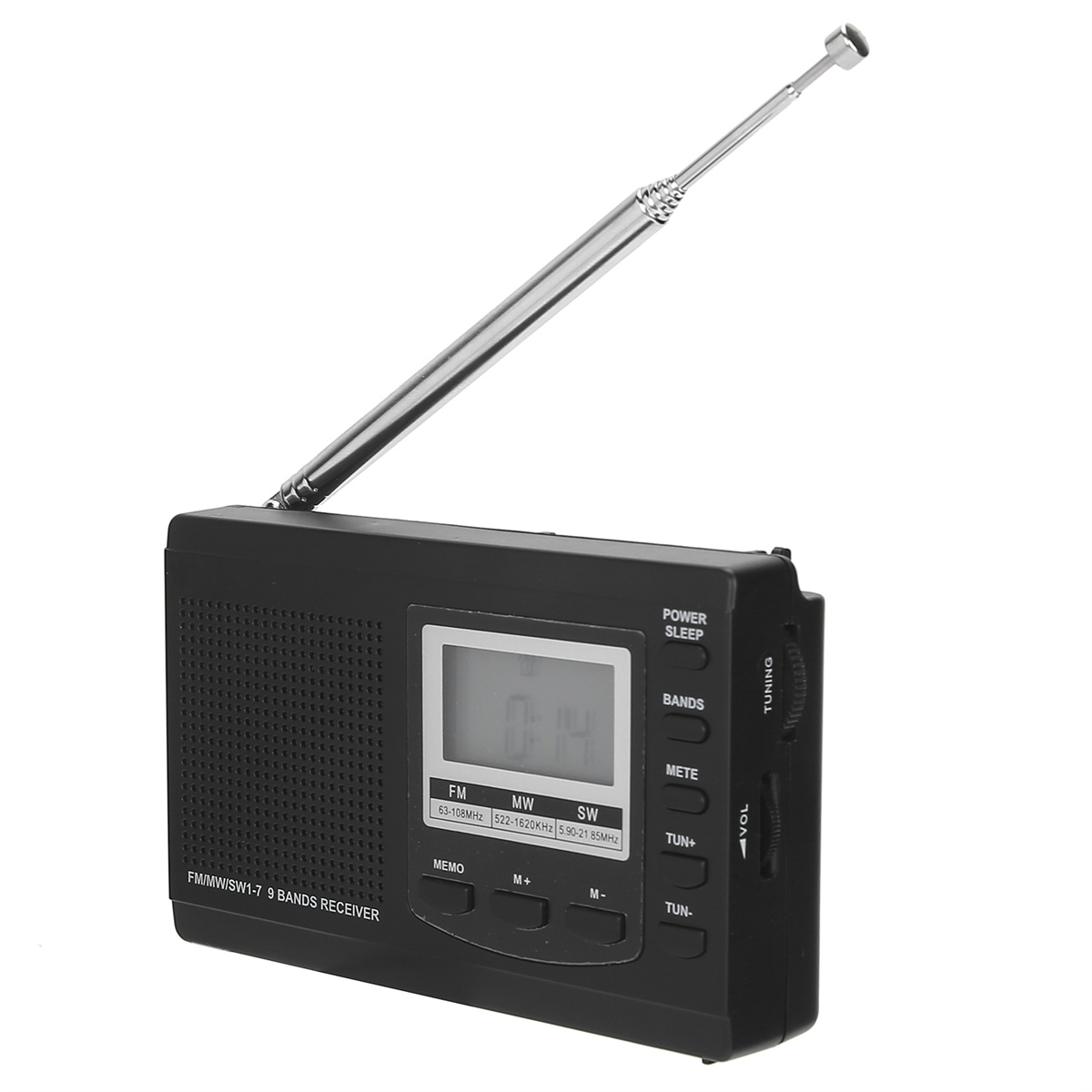 Ein schwarzes tragbares Radio mit Antenne. Das Radio zeigt die Uhrzeit an und hat mehrere Knöpfe.