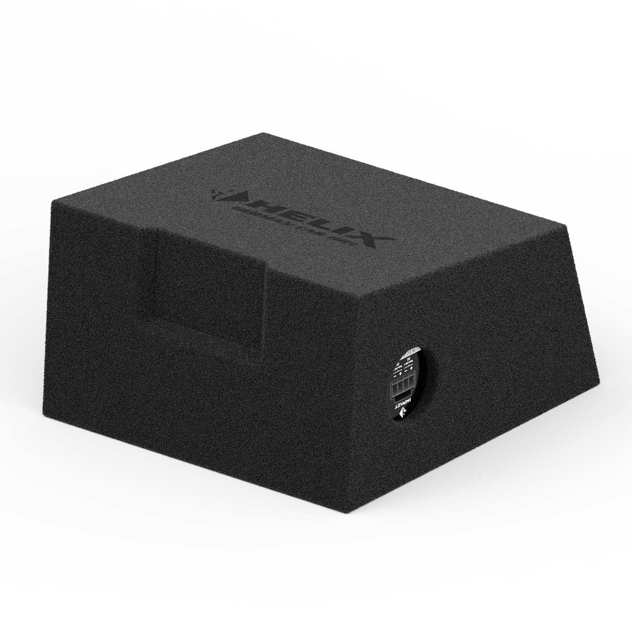 Schwarzer Subwoofer auf Weiß. Abgewinkelte Oberseite, flache Front. Helix-Logo. Seite hat Stromanschlüsse.