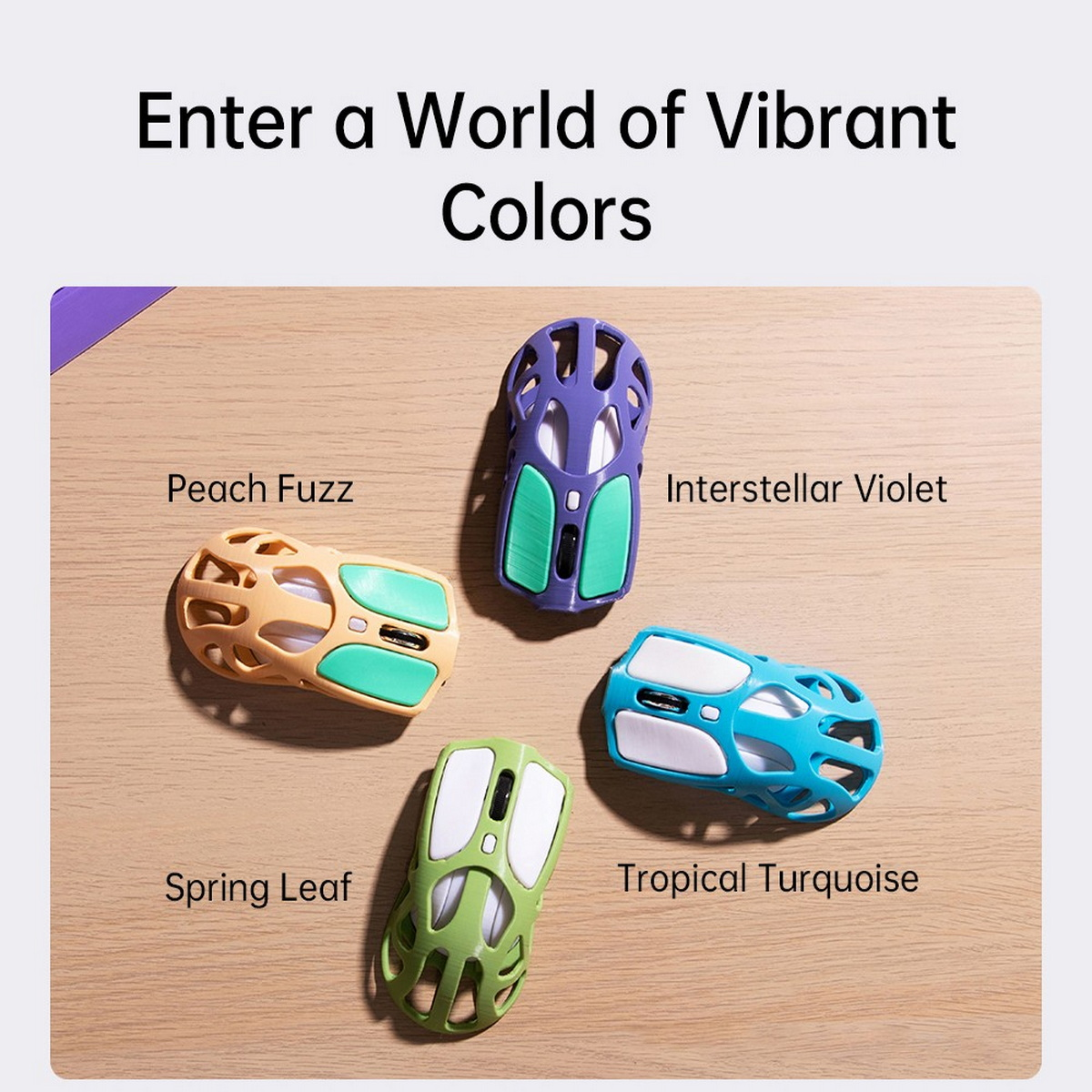 Quattro mouse per computer colorati con nomi: Peach Fuzz, Spring Leaf, Interstellar Violet e Tropical Turquoise.