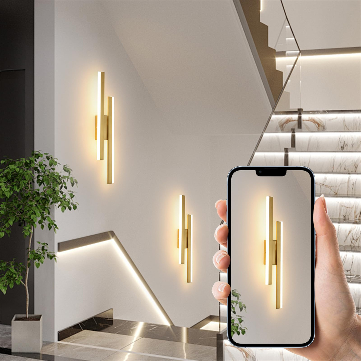 Moderne Wandleuchten an einer Treppe, beleuchtet. Ein Telefon zeigt das Lichtdesign.