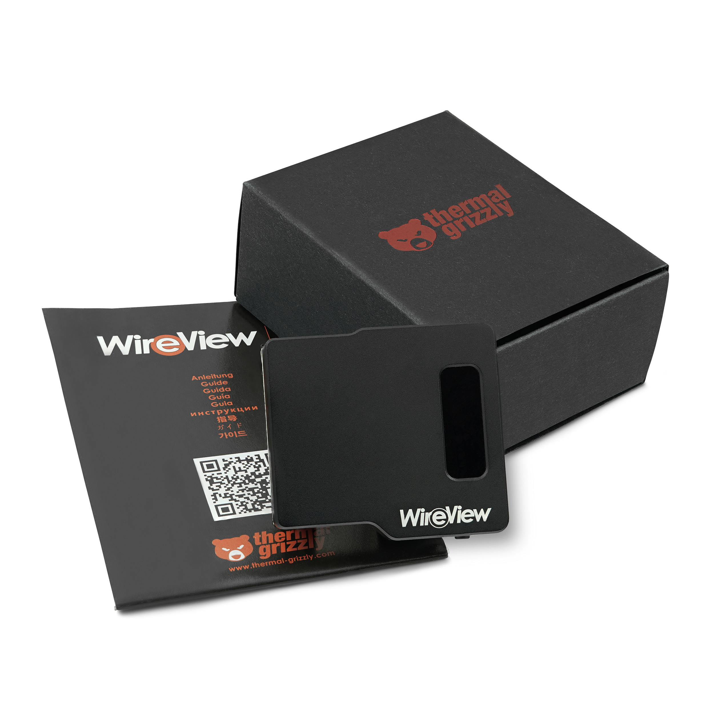 Schwarze Box, Thermal Grizzly Produkt. Schwarzes quadratisches Stück. Weißer Hintergrund. Anleitung und QR-Code werden angezeigt.
