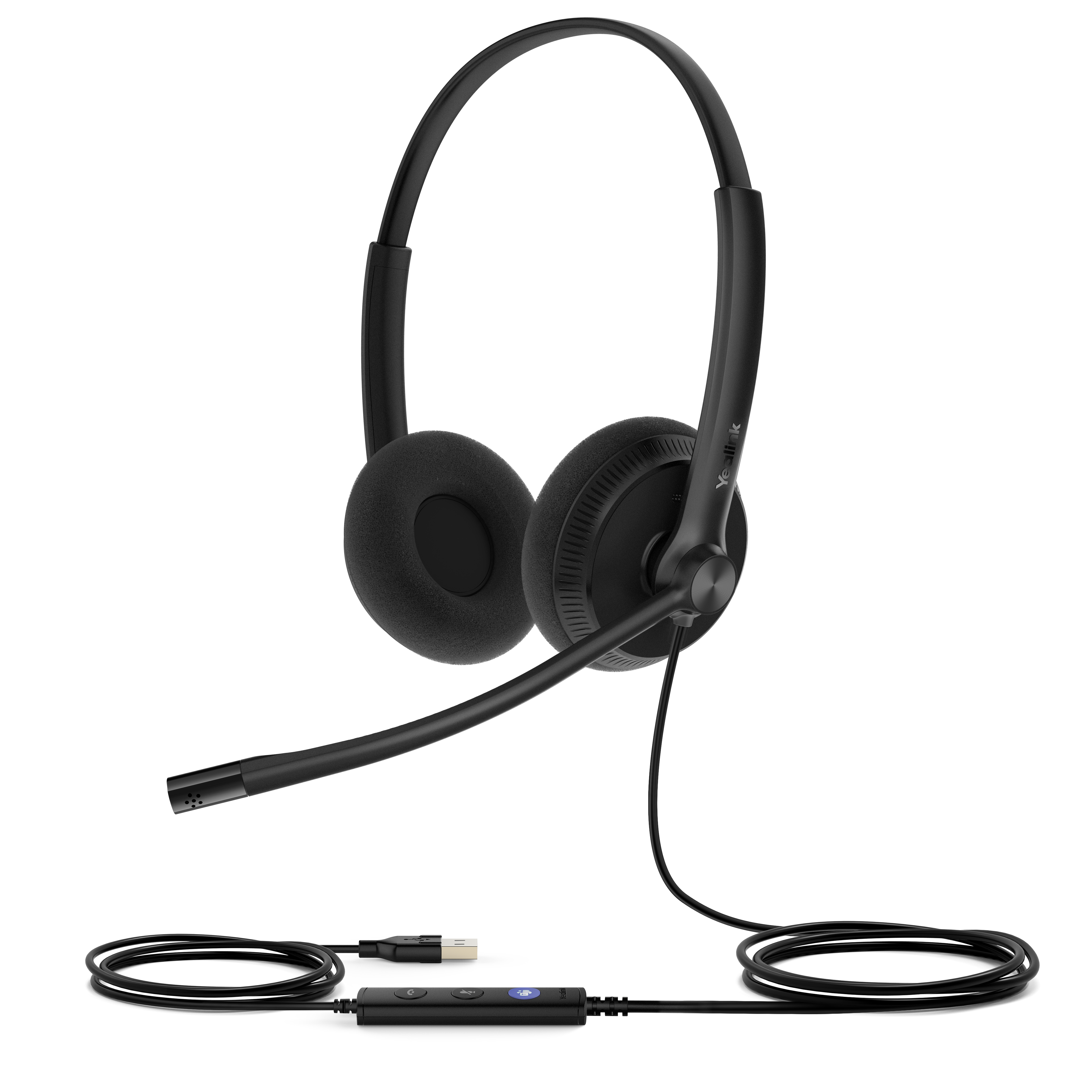 Auriculares negros con micrófono y conector USB, aislados sobre fondo blanco.
