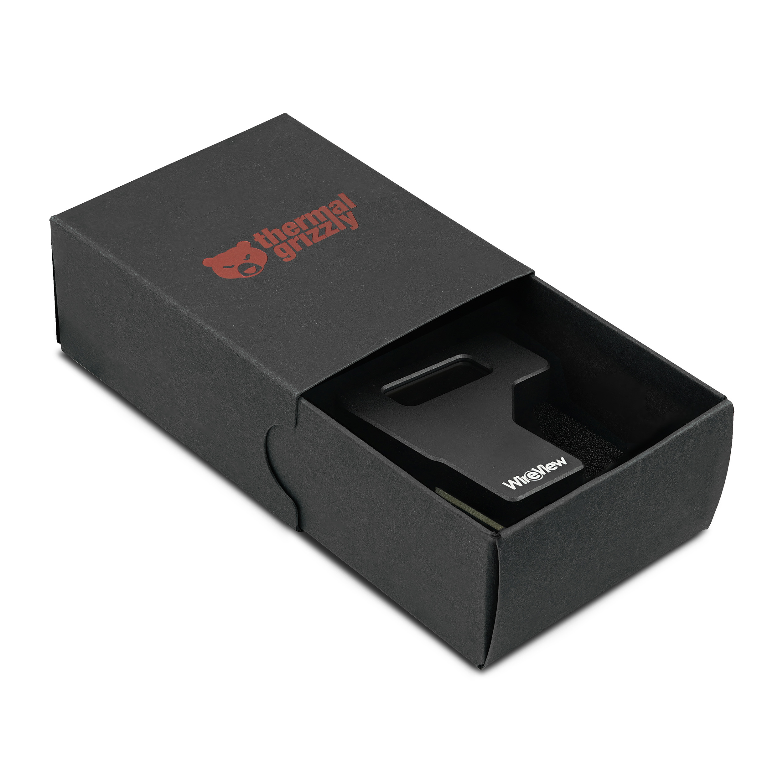 Schwarze Box mit einem schwarzen Werkzeug darin, mit einem Bärenlogo.