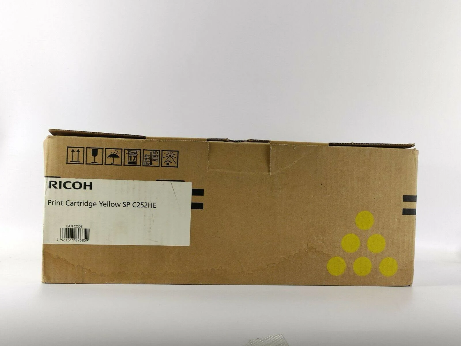 Karton z napisem 'RICOH Print Cartridge Yellow SP C252HE'.