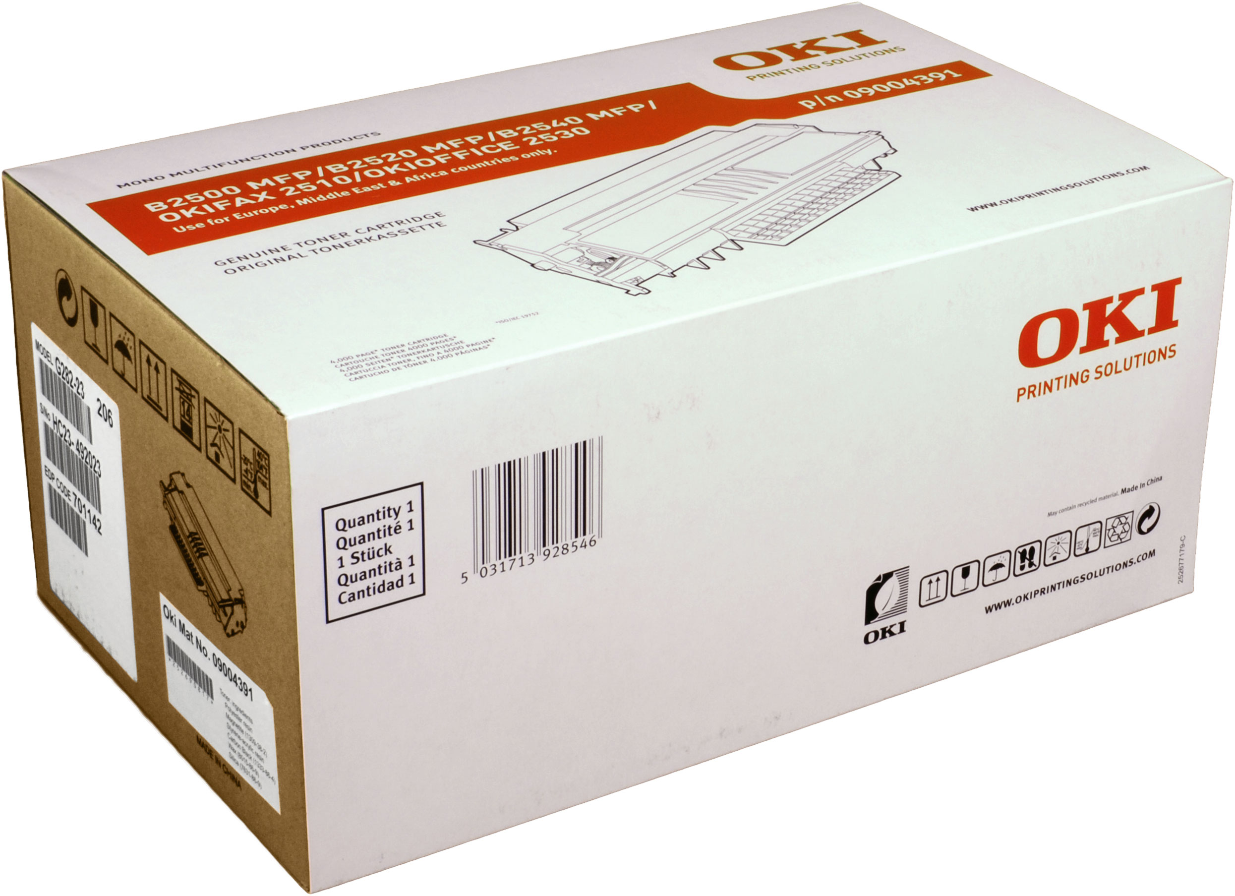 Scatola toner OKI, bianca e marrone. Testo e codice a barre sulla scatola. Sfondo bianco.