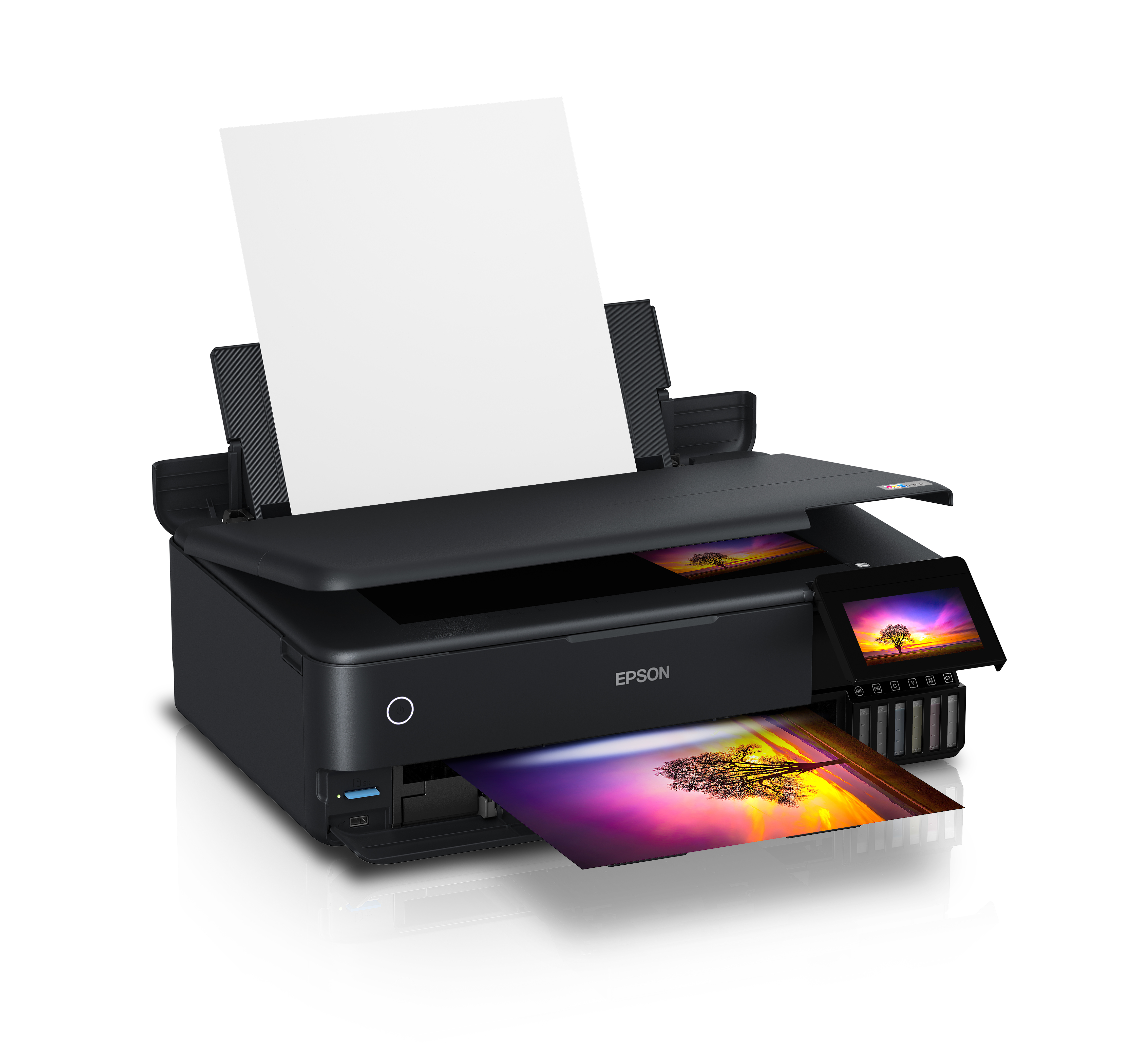 Imprimante Epson noire imprimant une image colorée. Papier blanc dans le bac.