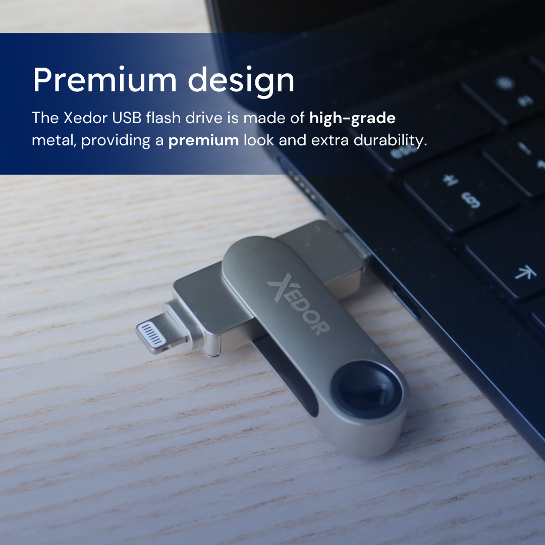 Srebrny pendrive USB włożony do laptopa. Tekst: Premium design.