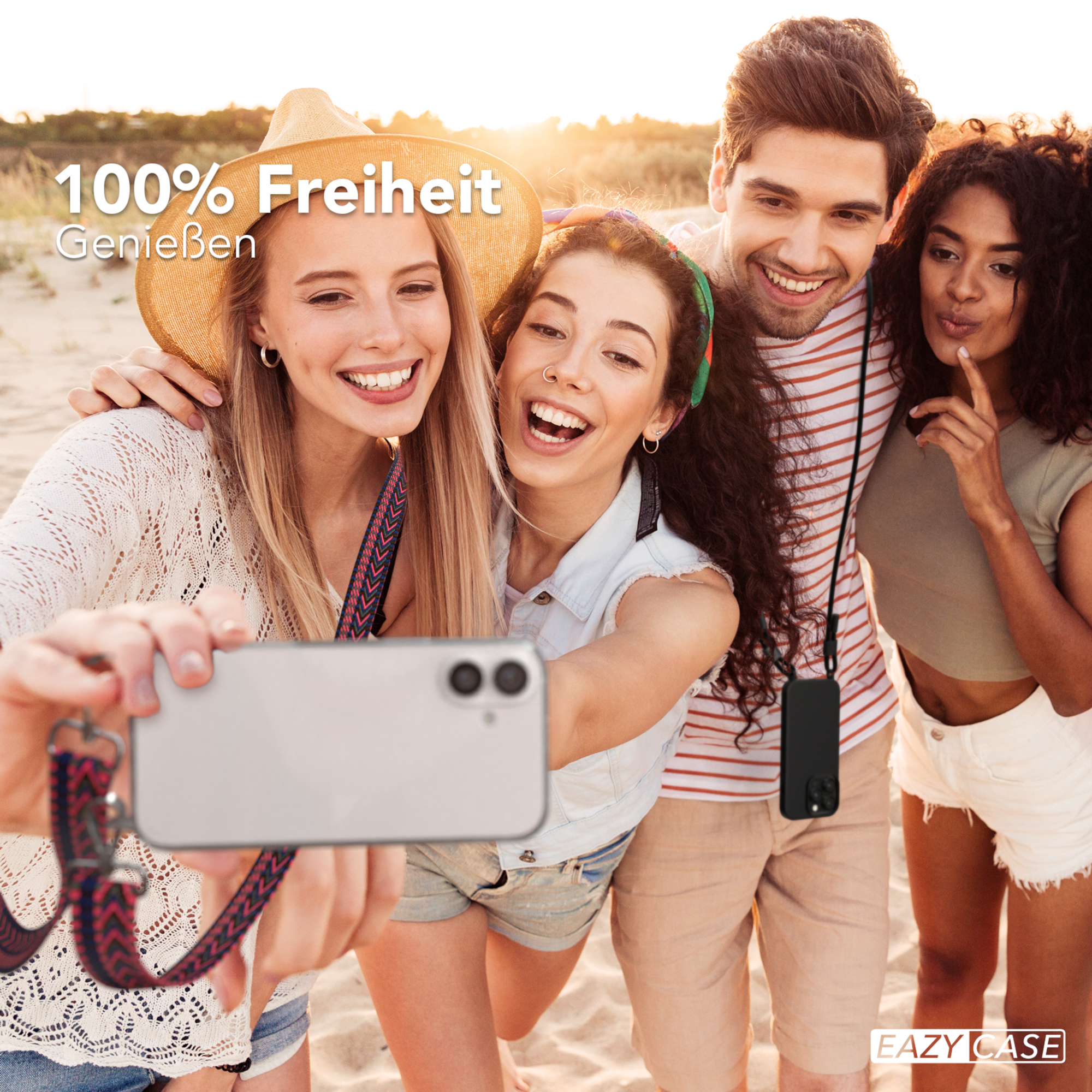 Vier Freunde machen ein Selfie am Strand. Text: 100% Freiheit, genießen.