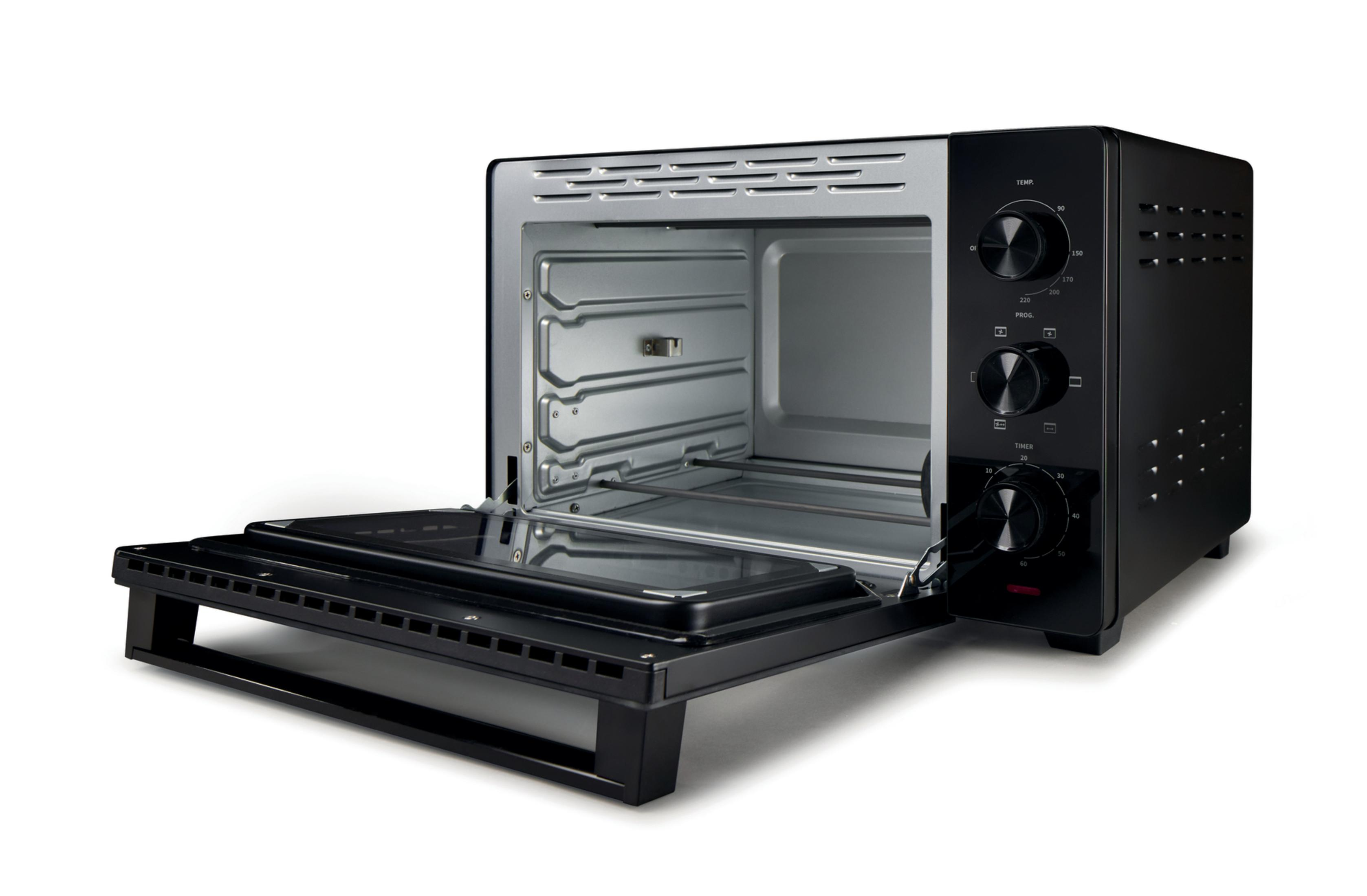 Forno nero con porta aperta. Interno visibile. Isolato su sfondo bianco.