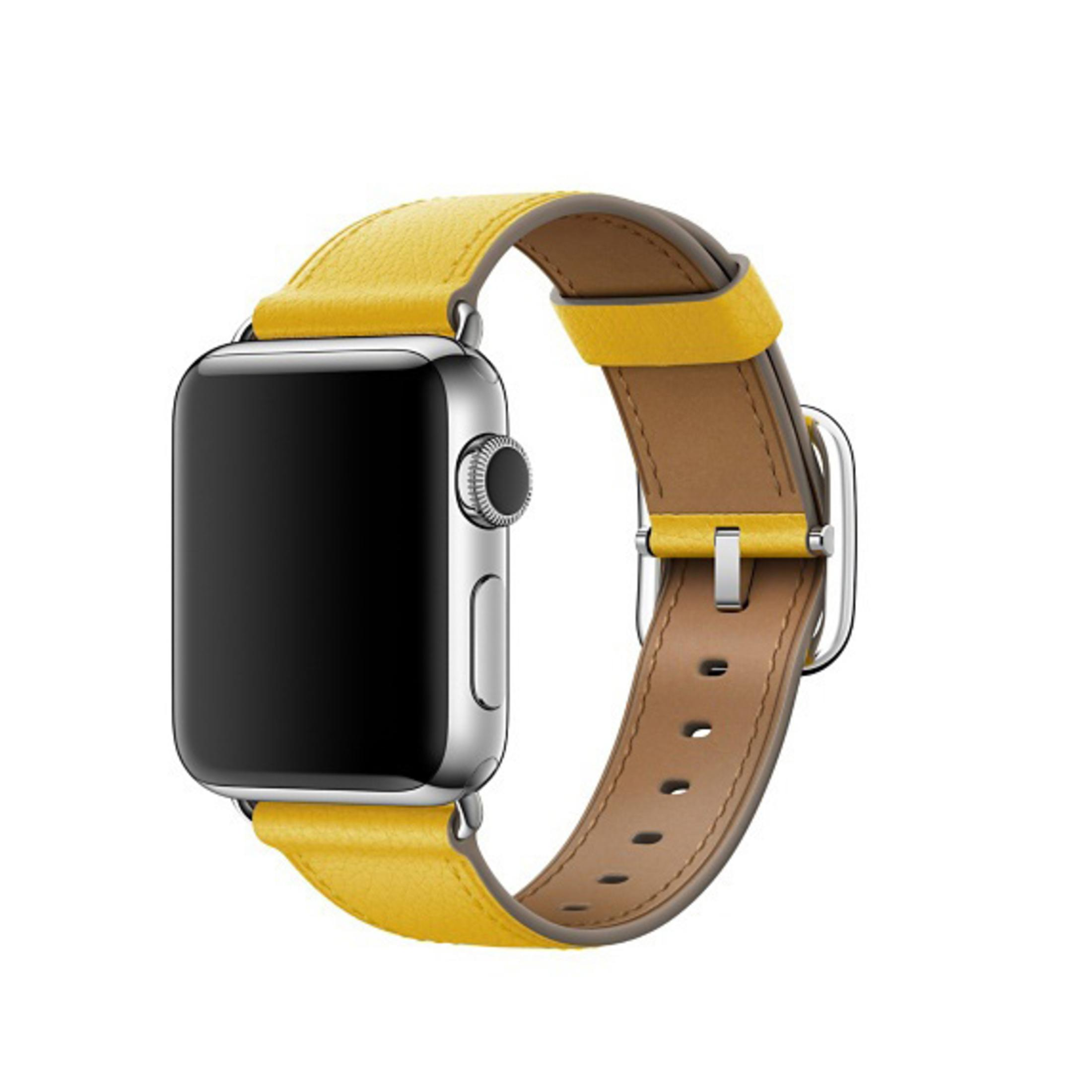 Apple Watch z żółtym skórzanym paskiem. Zegarek ma srebrną kopertę i czarny ekran.