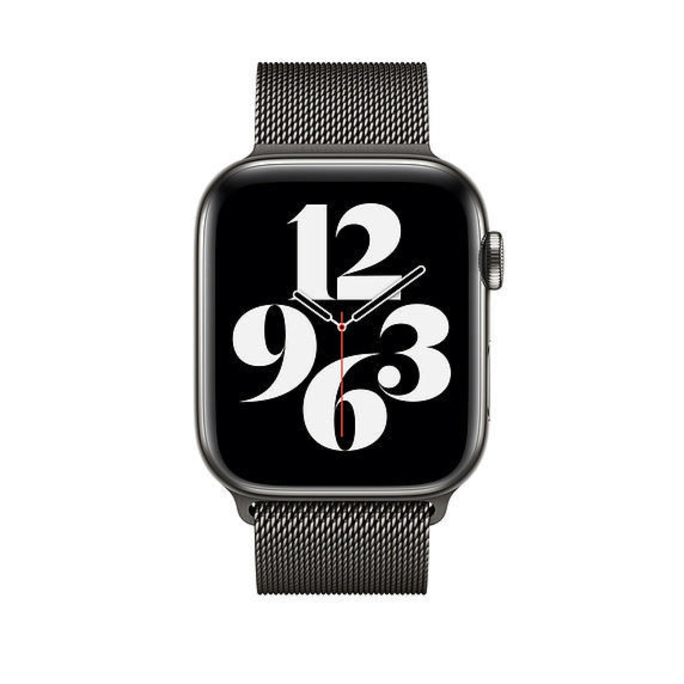 Apple Watch mit schwarzem Bildschirm, der die Uhrzeit anzeigt, auf einem silbernen Mesh-Band.