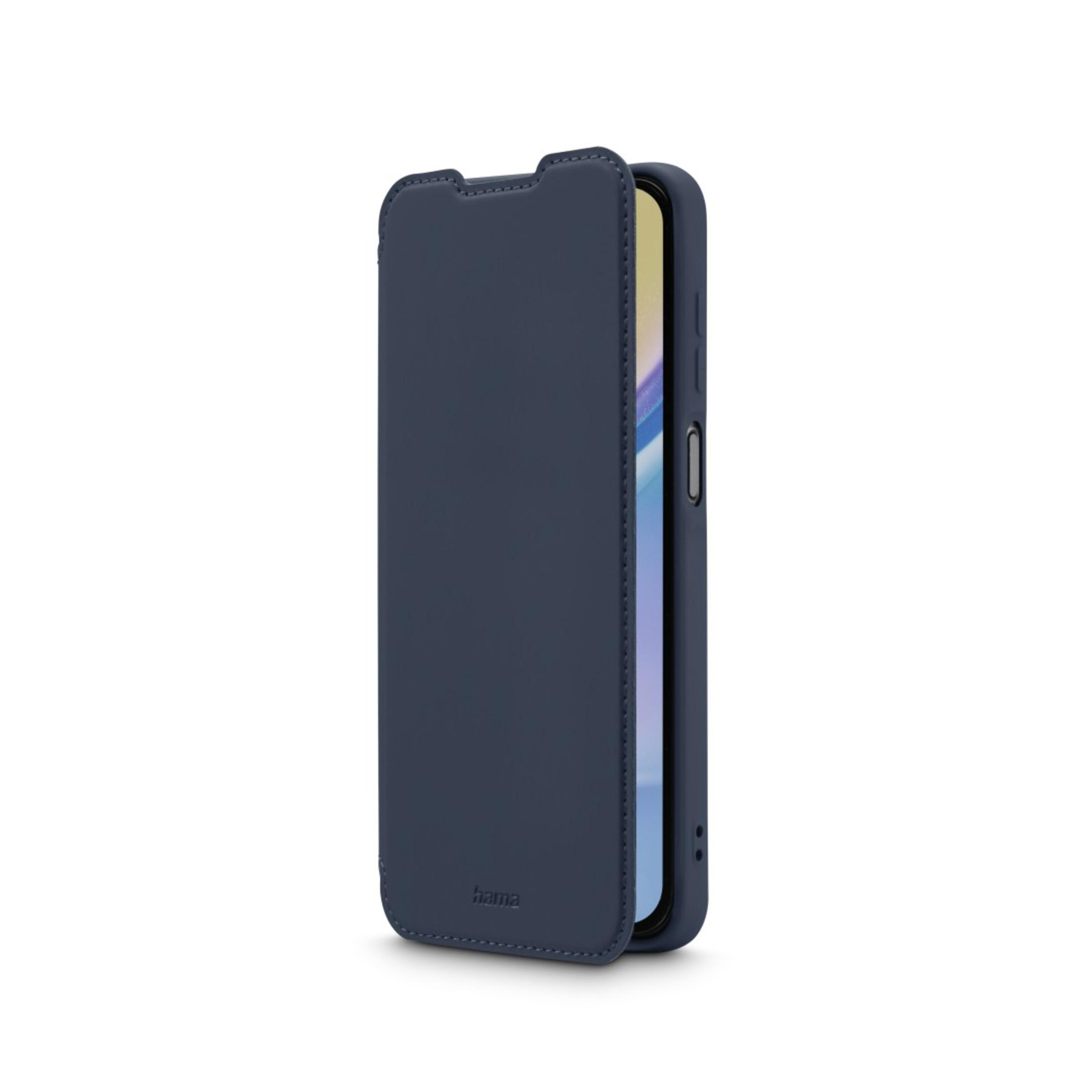 Étui de téléphone bleu ouvert pour révéler un téléphone. L'étui est bleu foncé et couvre le dos.