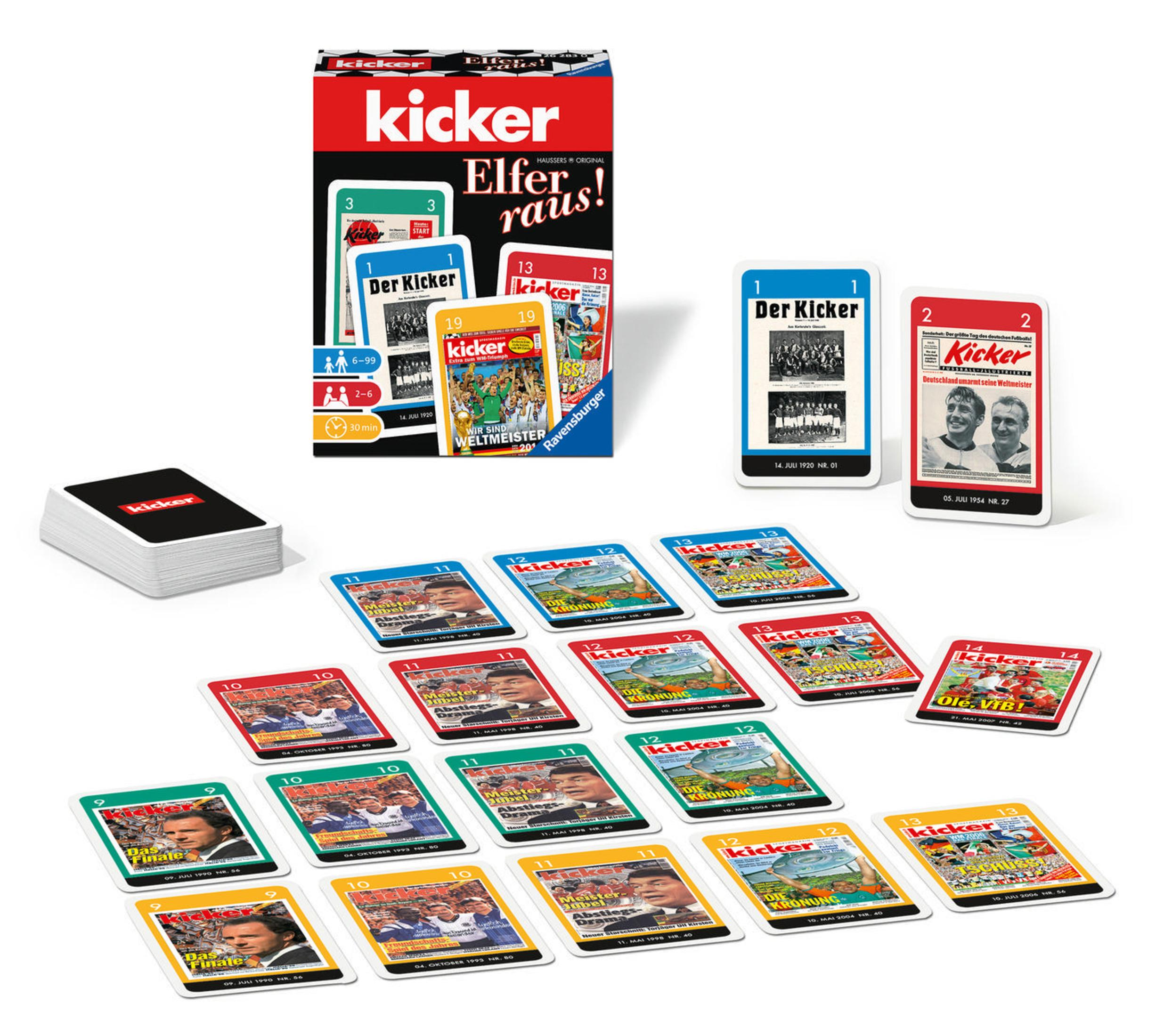 Eine Kicker-Kartenspielbox und verschiedene Karten auf einer weißen Oberfläche ausgelegt.