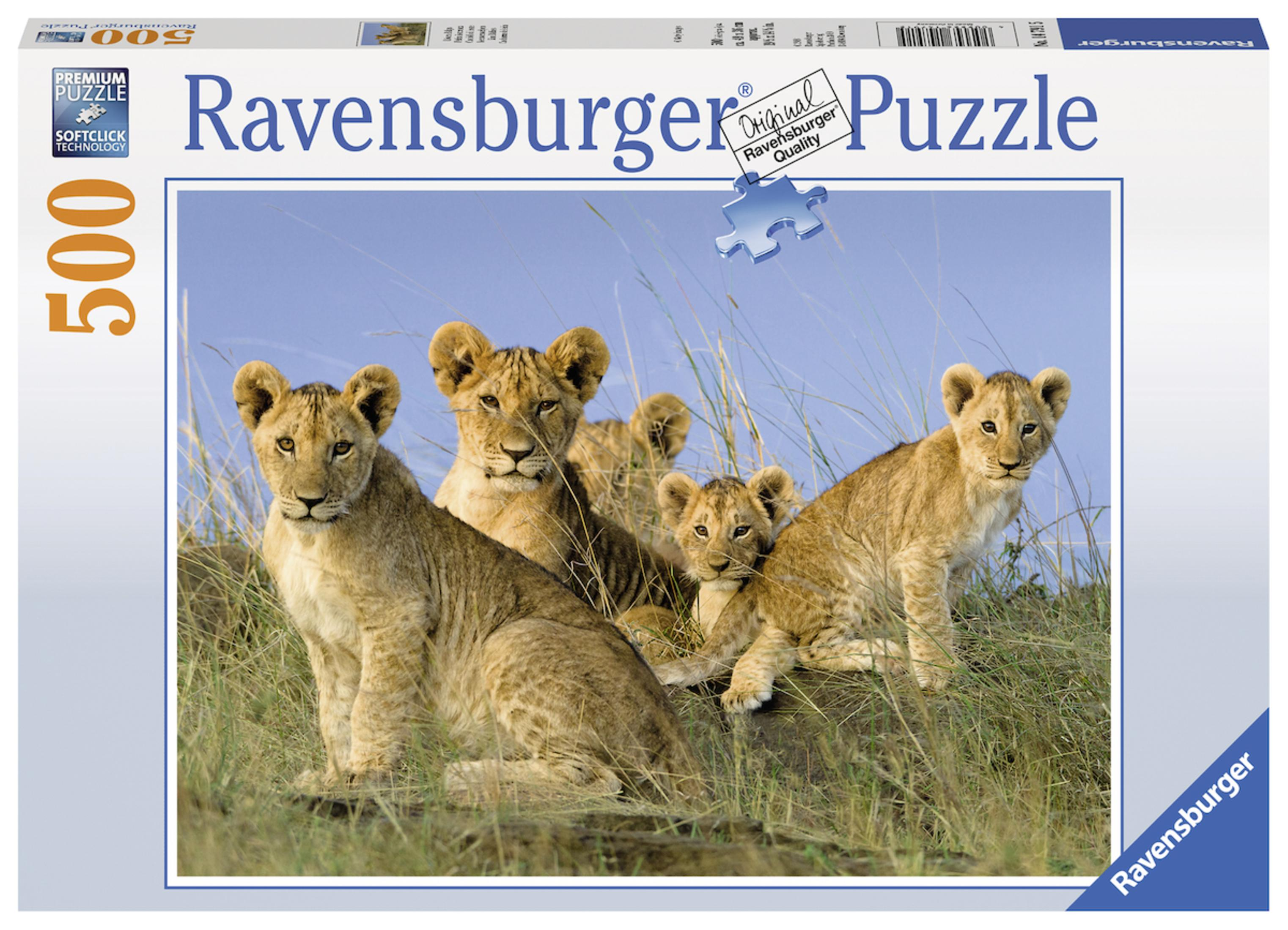 Ravensburger Puzzle-Box mit Löwenjungen auf einem Hügel unter blauem Himmel.