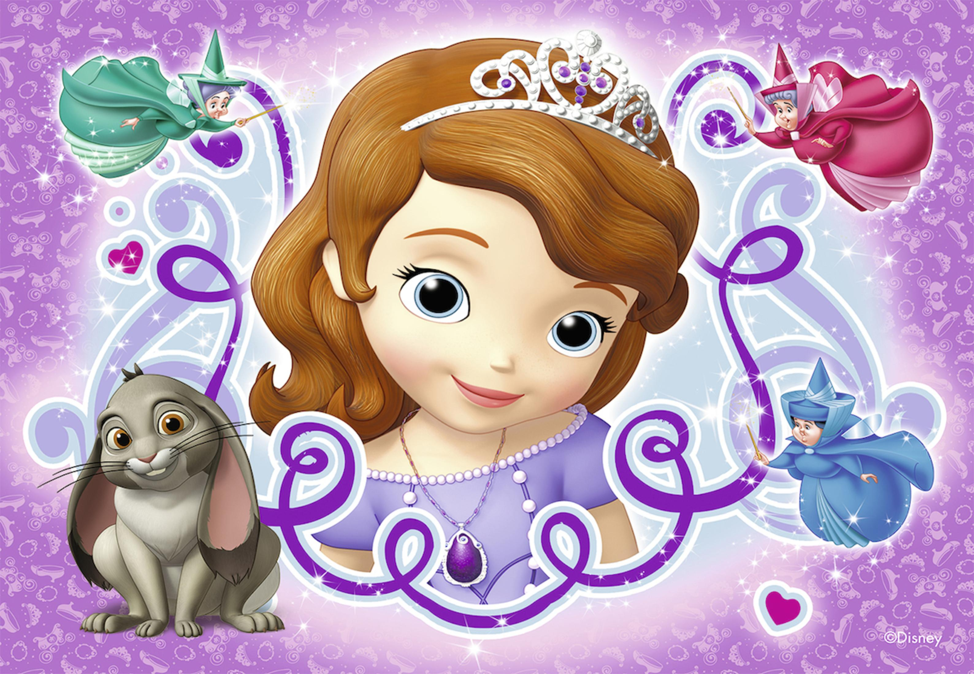 Ein Cartoonbild von Sofia der Ersten mit Feen und einem Kaninchen. Es ist eine farbenfrohe, fröhliche Szene auf gemustertem Hintergrund.