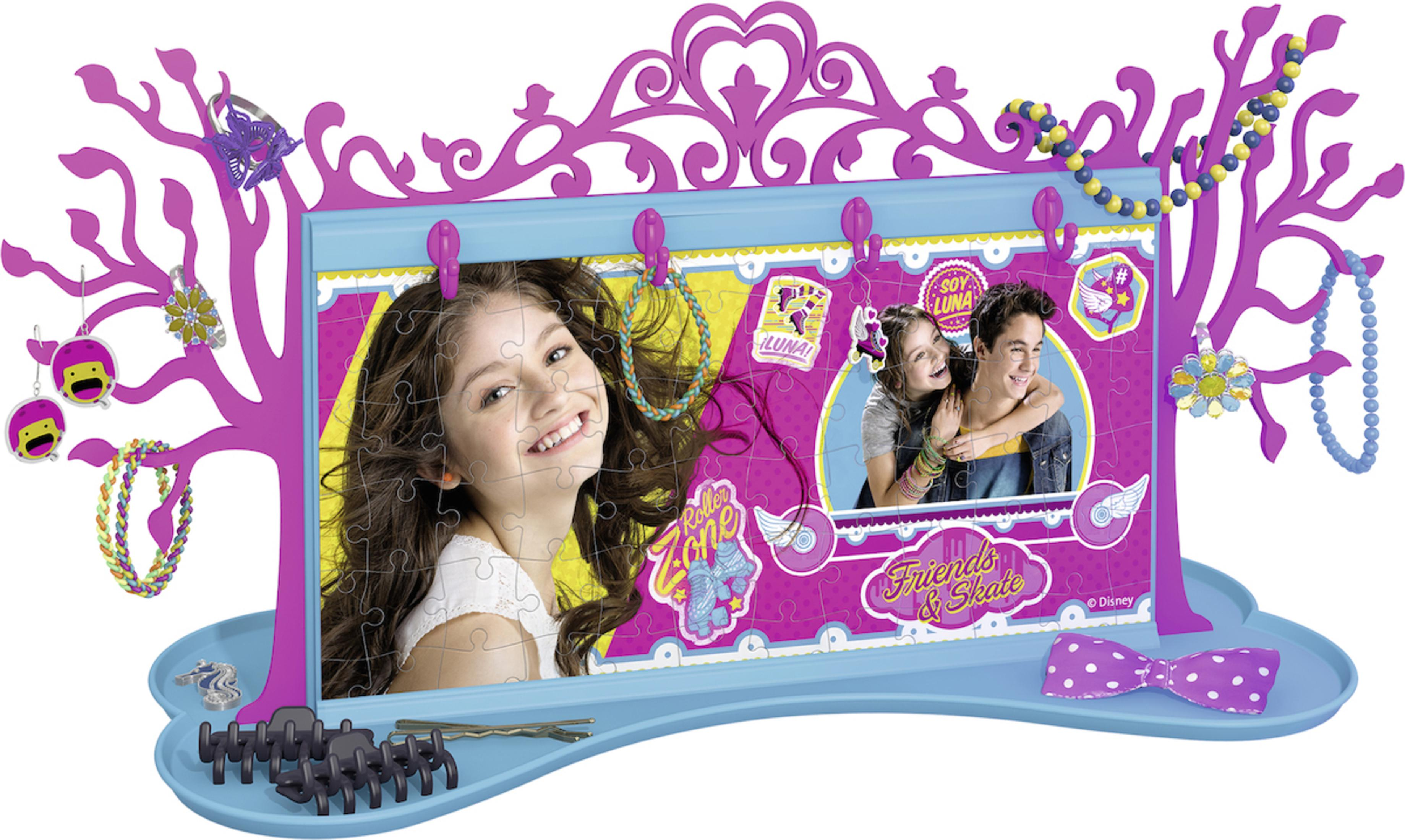 Puzzle mit Bild von zwei Personen und lächelndem Mädchen. Mit Accessoires dekoriert.