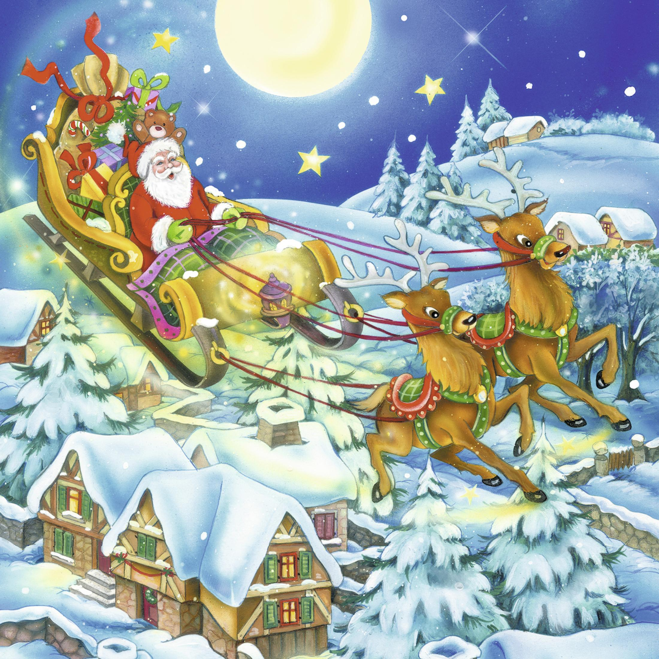Weihnachtsmann in einem Schlitten, gezogen von Rentieren, über einem verschneiten Dorf bei Nacht.