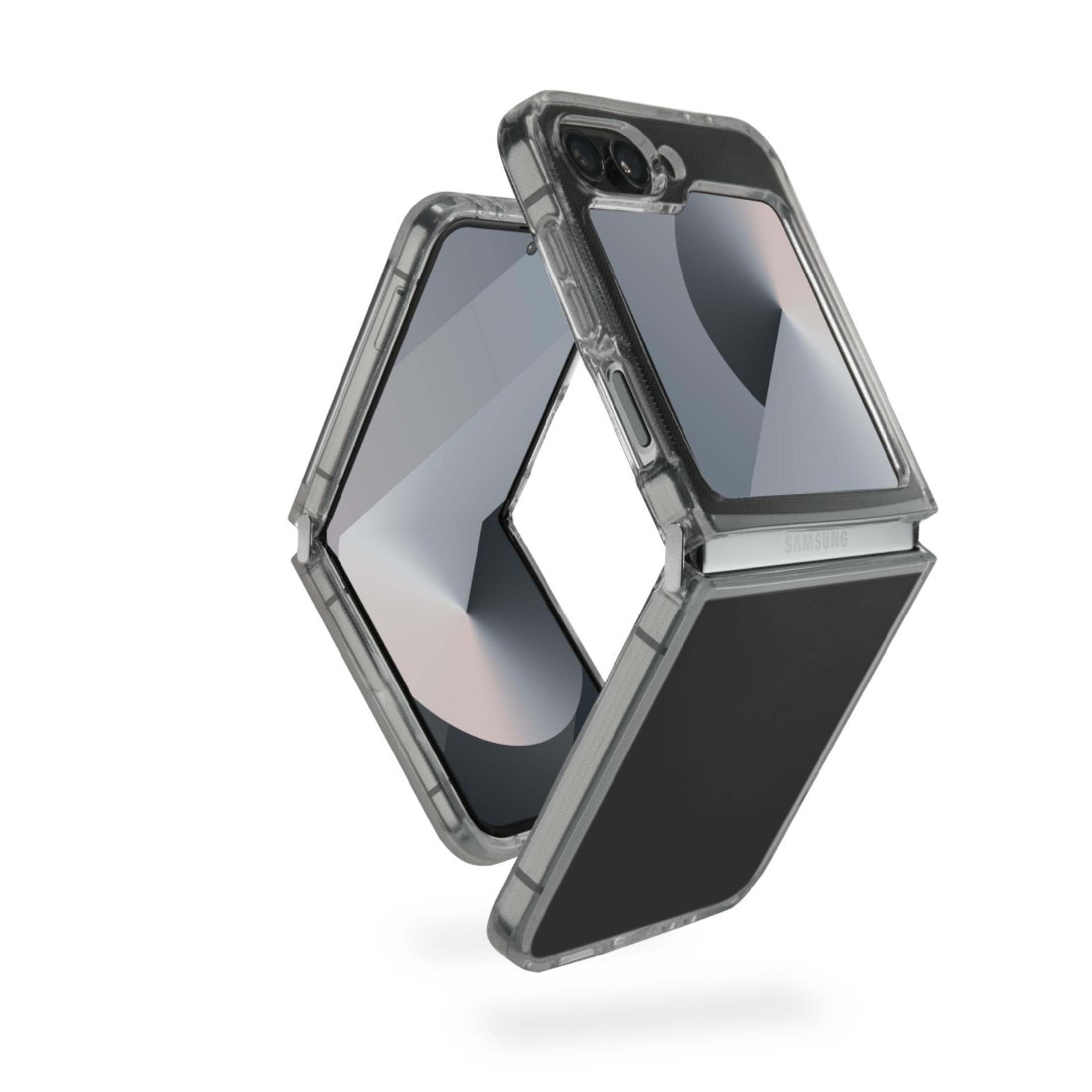 Deux coques de téléphone transparentes, ouvertes pour révéler l'intérieur du téléphone. Elles sont inclinées et le fond est blanc.