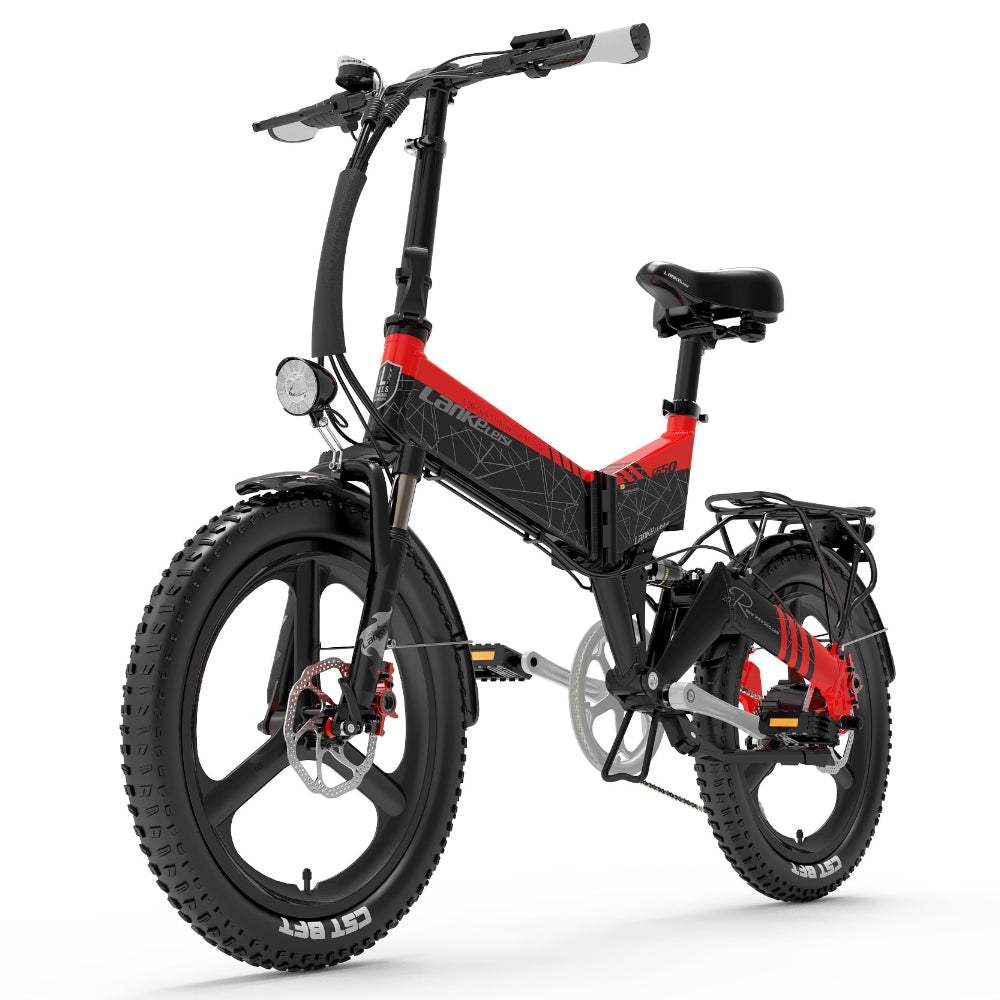 Bicicleta eléctrica roja y negra con fondo blanco, vista frontal.