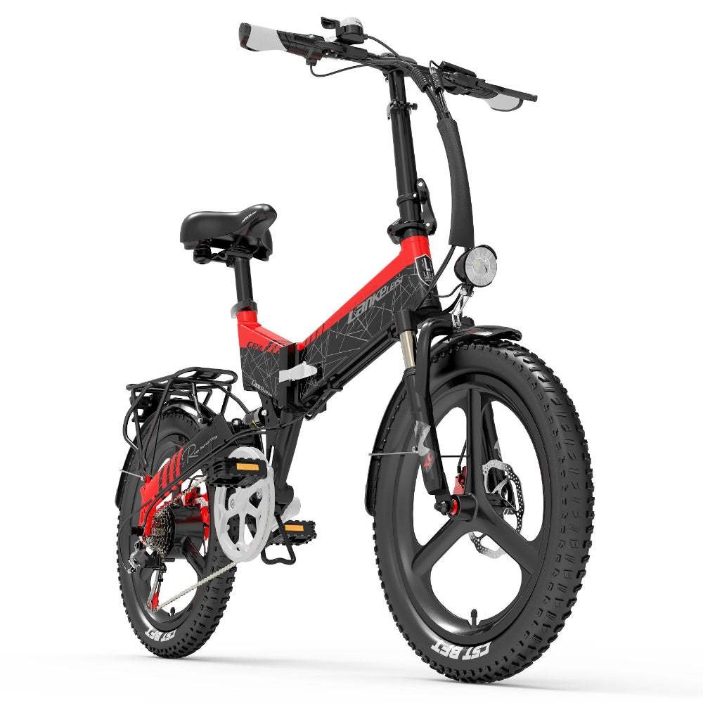 Bicicleta eléctrica plegable roja y negra con neumáticos negros grandes. Luz delantera, asiento negro y portaequipajes.