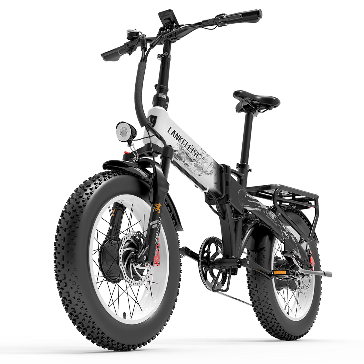 Bicicletta elettrica in bianco e nero. Ha pneumatici spessi e un fanale anteriore. Sfondo bianco.