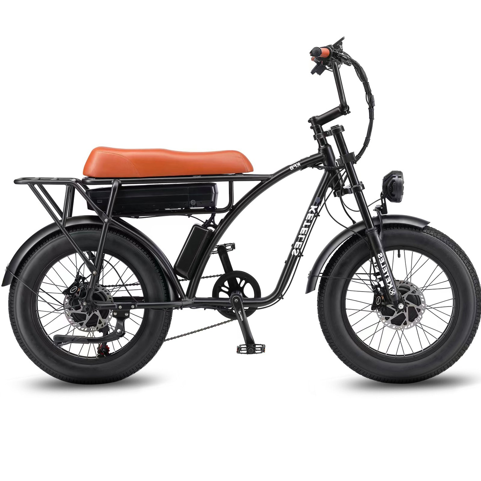 Schwarzes Elektrofahrrad mit braunem Sitz, schwarzem Akku und großen Reifen.