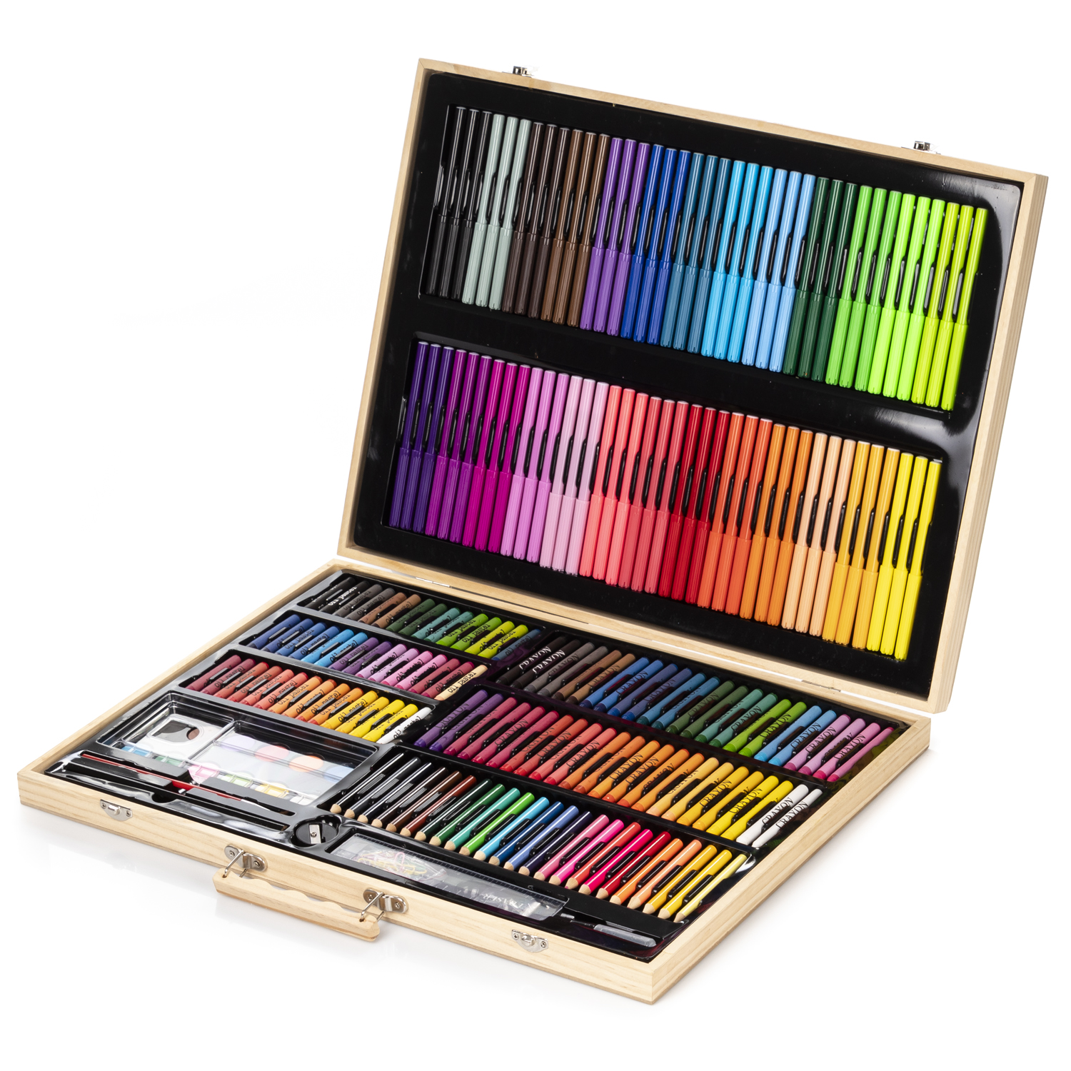 Estuche de arte de madera abierto, lleno de lápices de colores, crayones y pasteles.