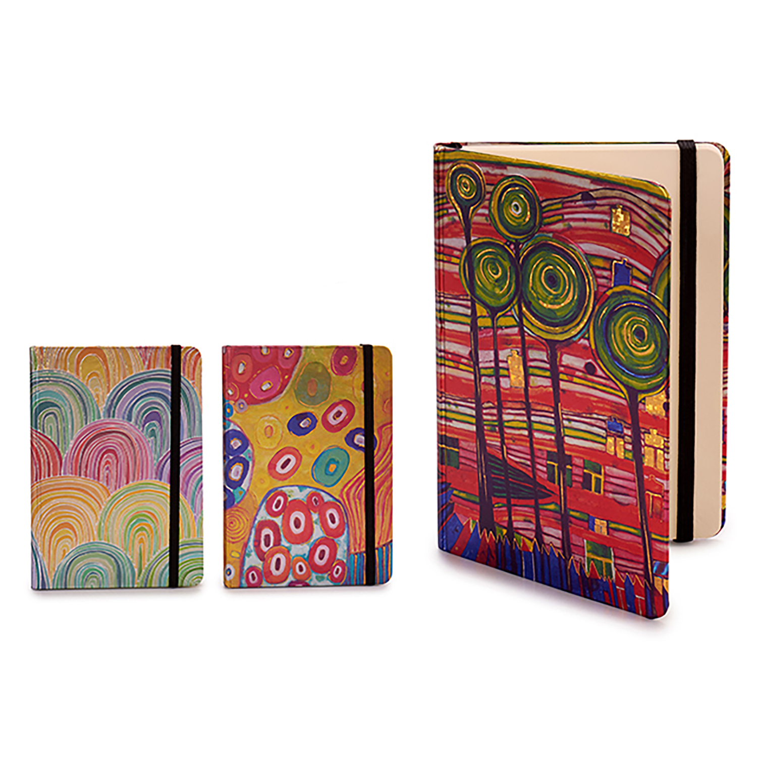 Tres cuadernos con cubiertas artísticas coloridas y bandas elásticas negras.