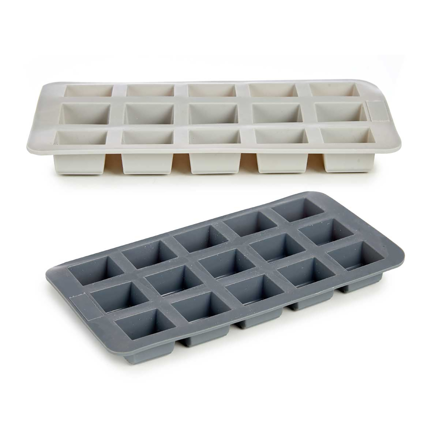 Due vassoi per cubetti di ghiaccio, uno bianco e uno grigio, con una griglia di stampi quadrati, sfondo bianco.