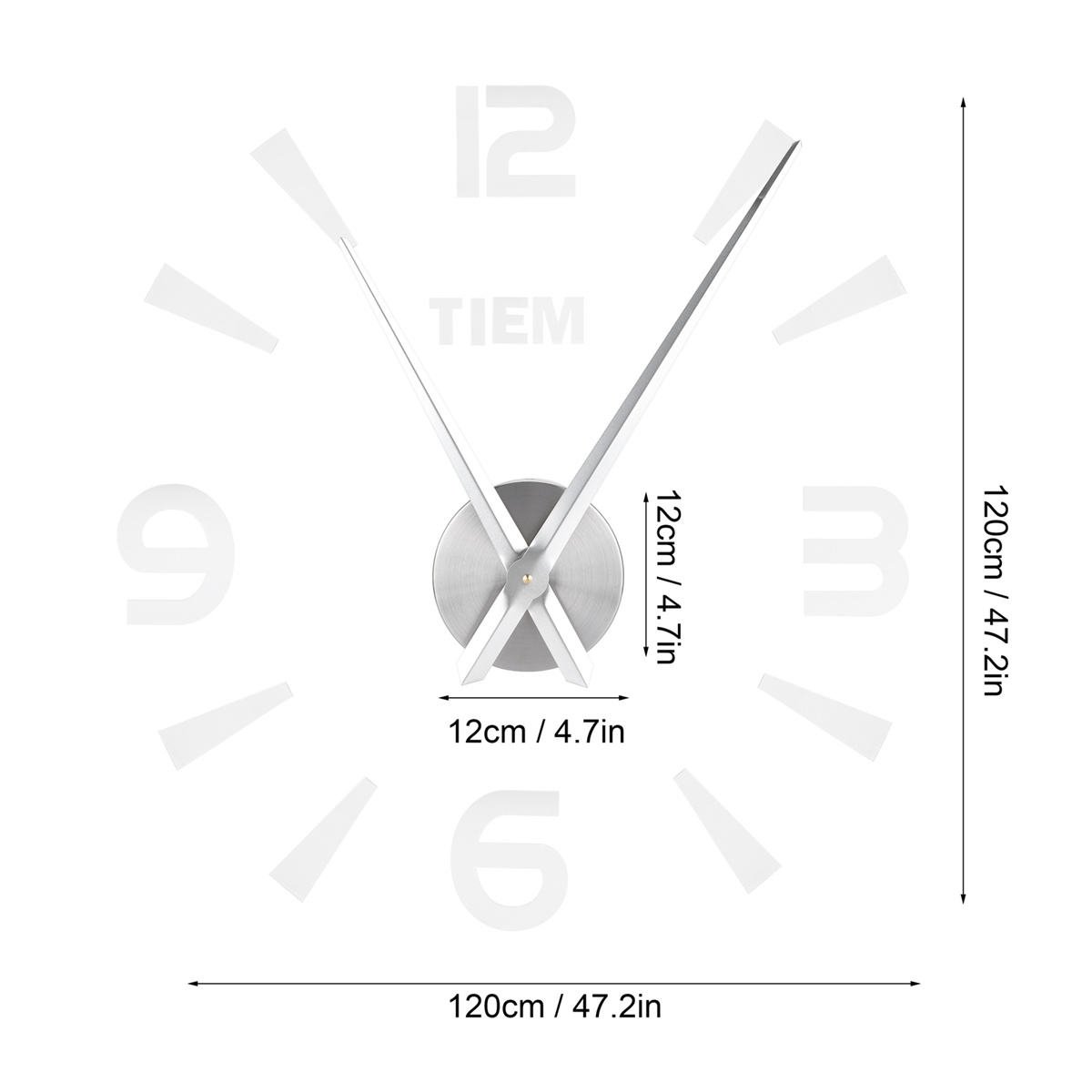 Weiße Wanduhr mit weißen Ziffern und Zeigern, Abmessungen 120 cm x 120 cm.