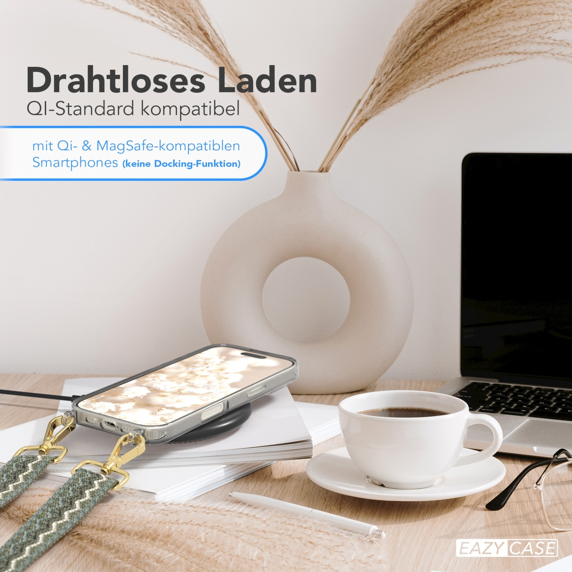 Telefon kabellos auf einem Pad laden, mit Kaffeetasse und Pflanzenvase.
