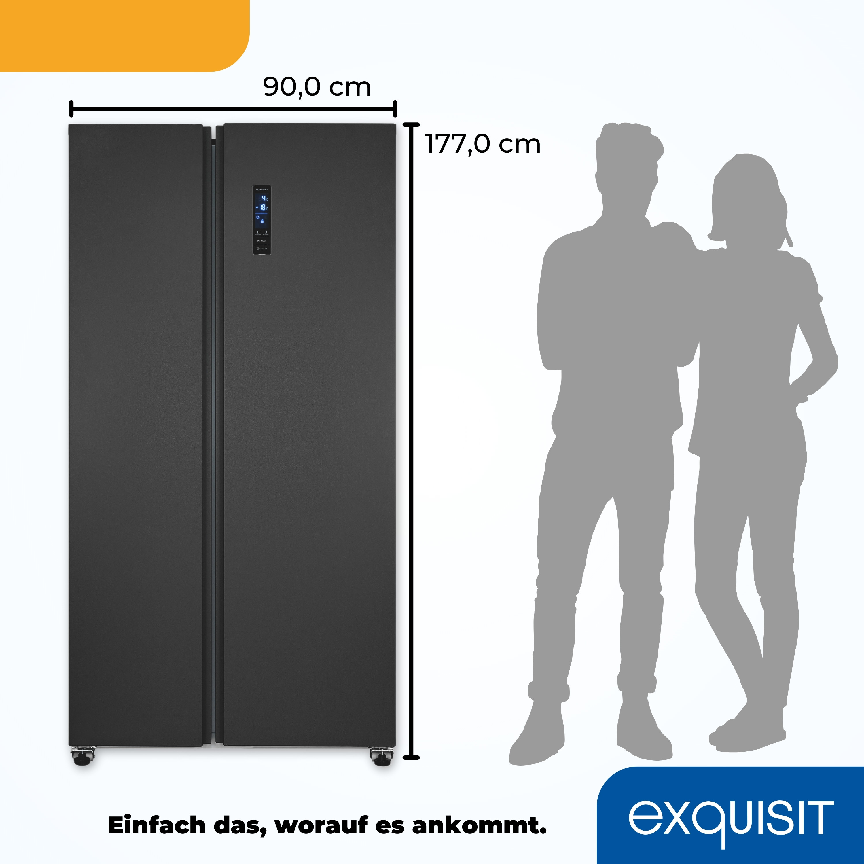 Ein schwarzer Kühlschrank mit zwei Türen. Daneben stehen Figuren eines Mannes und einer Frau.