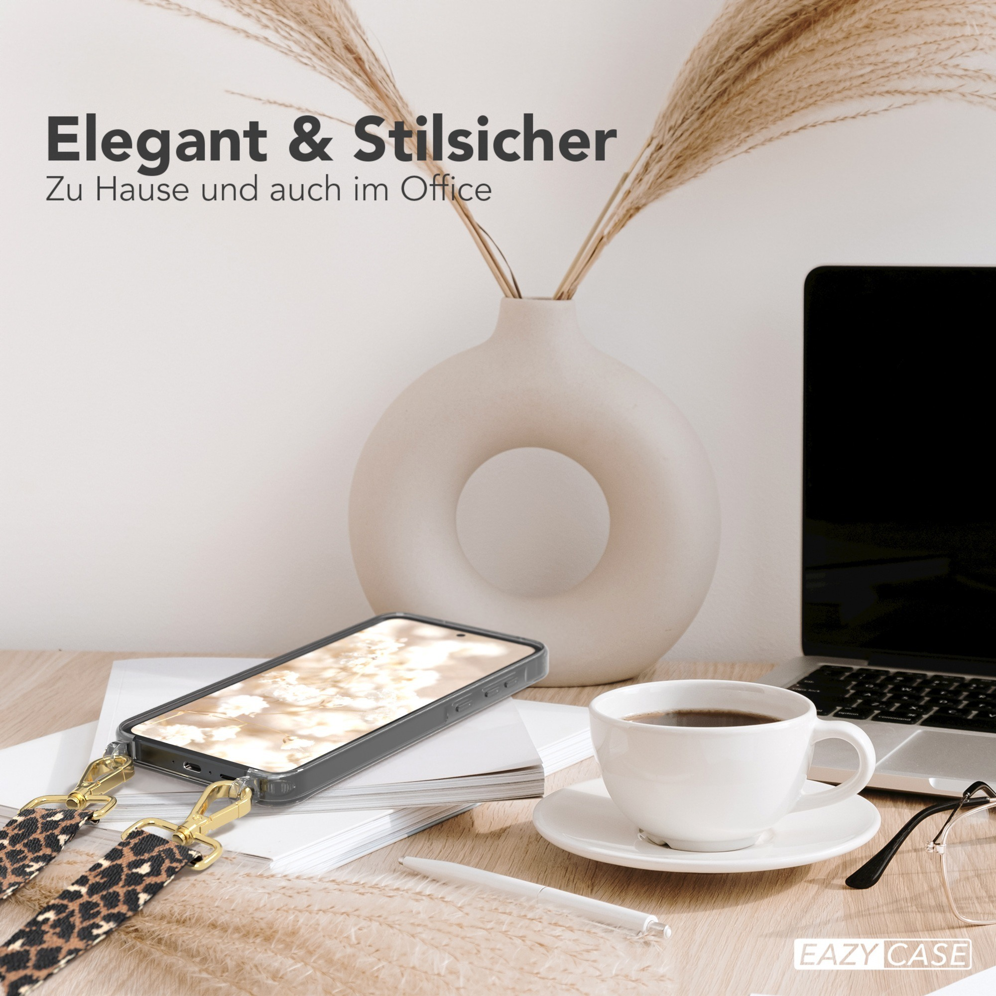 Ein Telefon auf einem Schreibtisch mit Kaffee und einer Vase. Das Telefon hat einen Leopardenmuster-Riemen. Der Text lautet „Elegant & Stilsicher“.