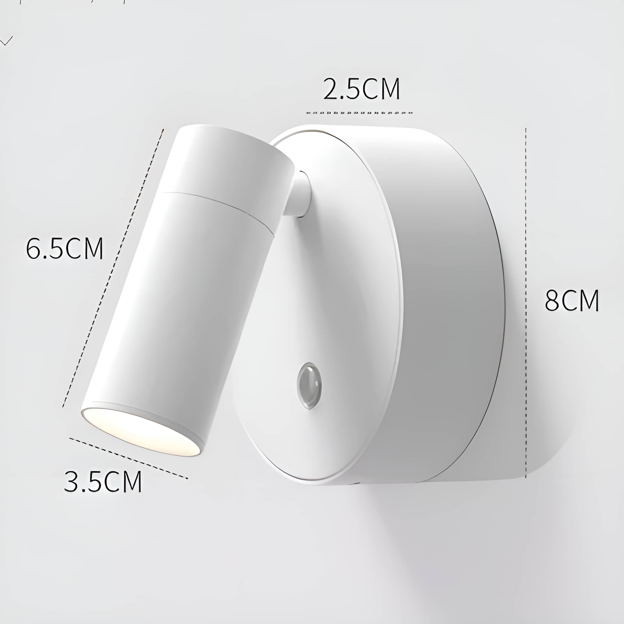 Weiße, an der Wand montierte Lampe mit verstellbarem Kopf. Abmessungen.