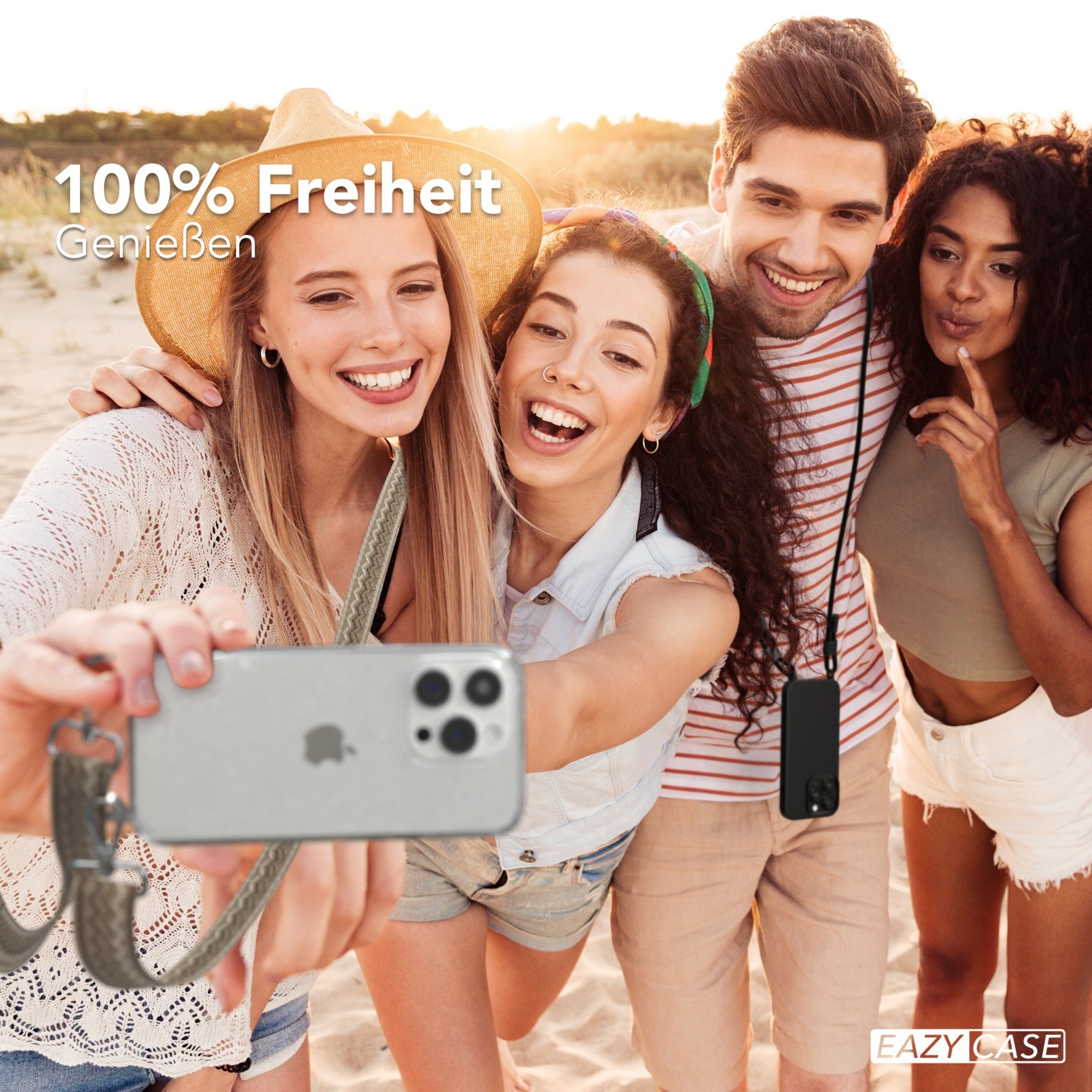 Vier Freunde machen ein Selfie am Strand. Das Telefon ist an einem Schlüsselband. Der Text oben lautet "100% Freiheit".