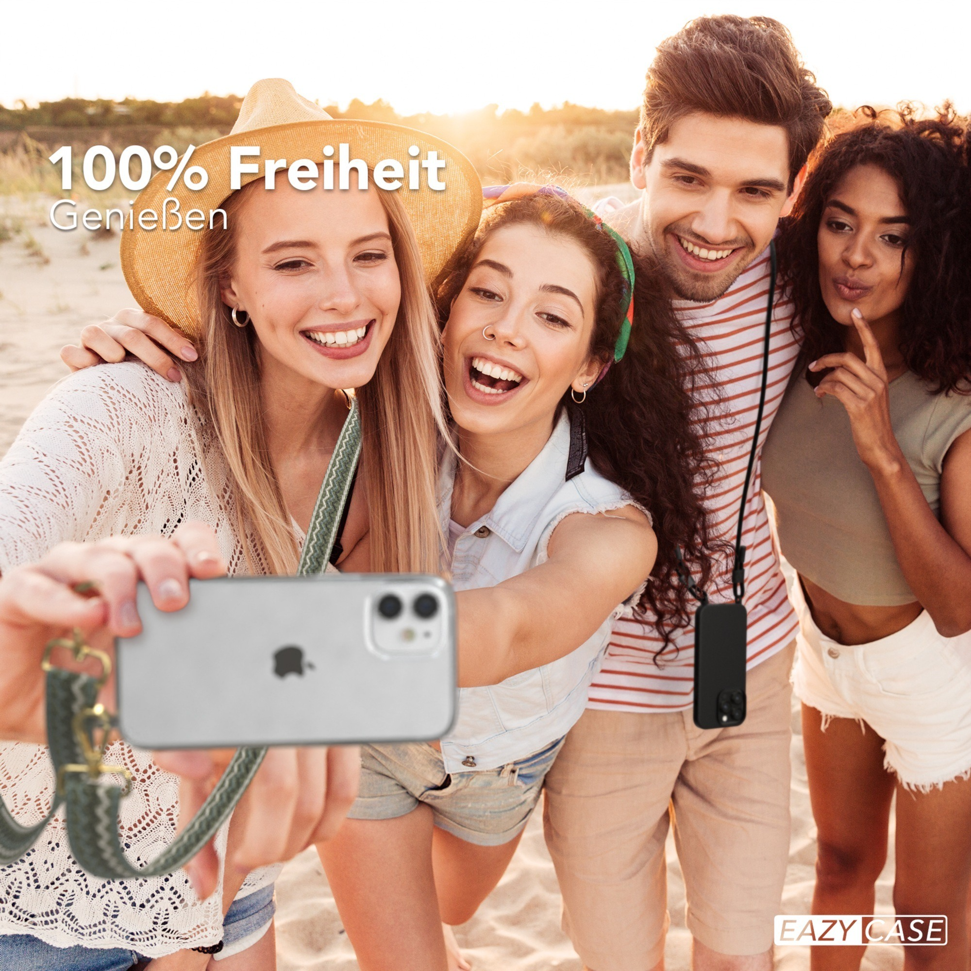 Vier Personen machen ein Selfie am Strand, mit einem Handy mit Band. Text: '100% Freiheit'.