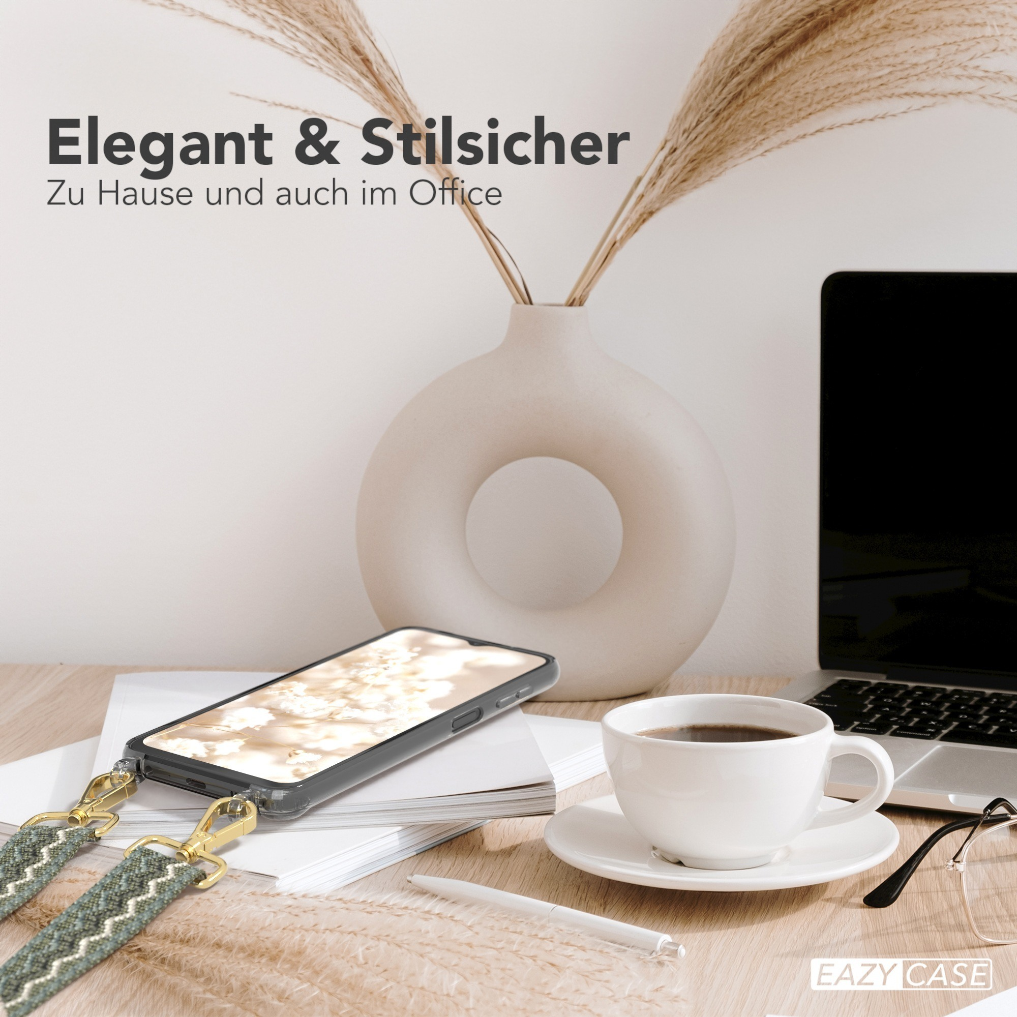 Telefon mit Band auf einem Schreibtisch mit Kaffee, Laptop und Vase.