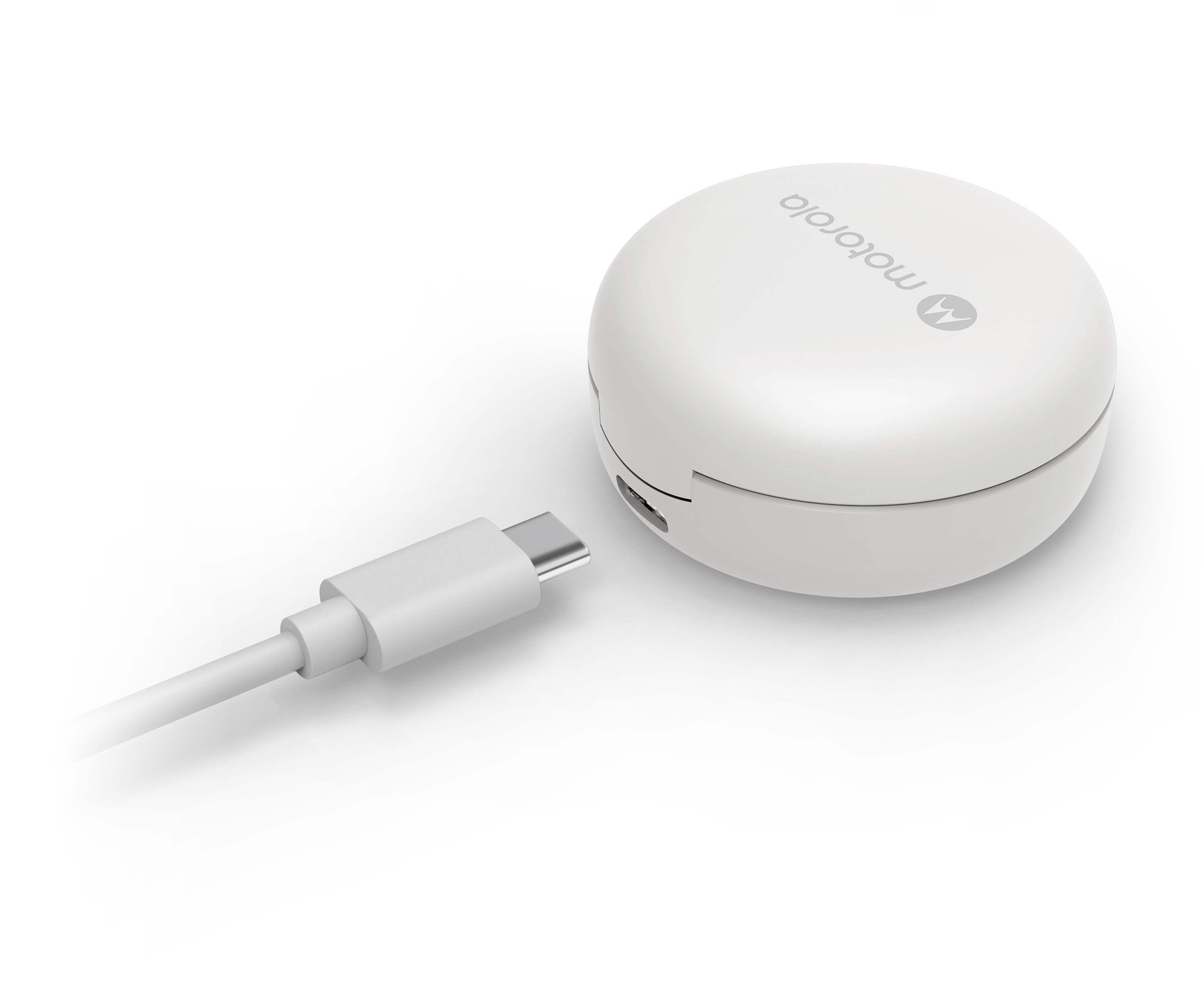 Un dispositivo di ricarica Motorola bianco con un cavo bianco collegato a una porta USB-C.