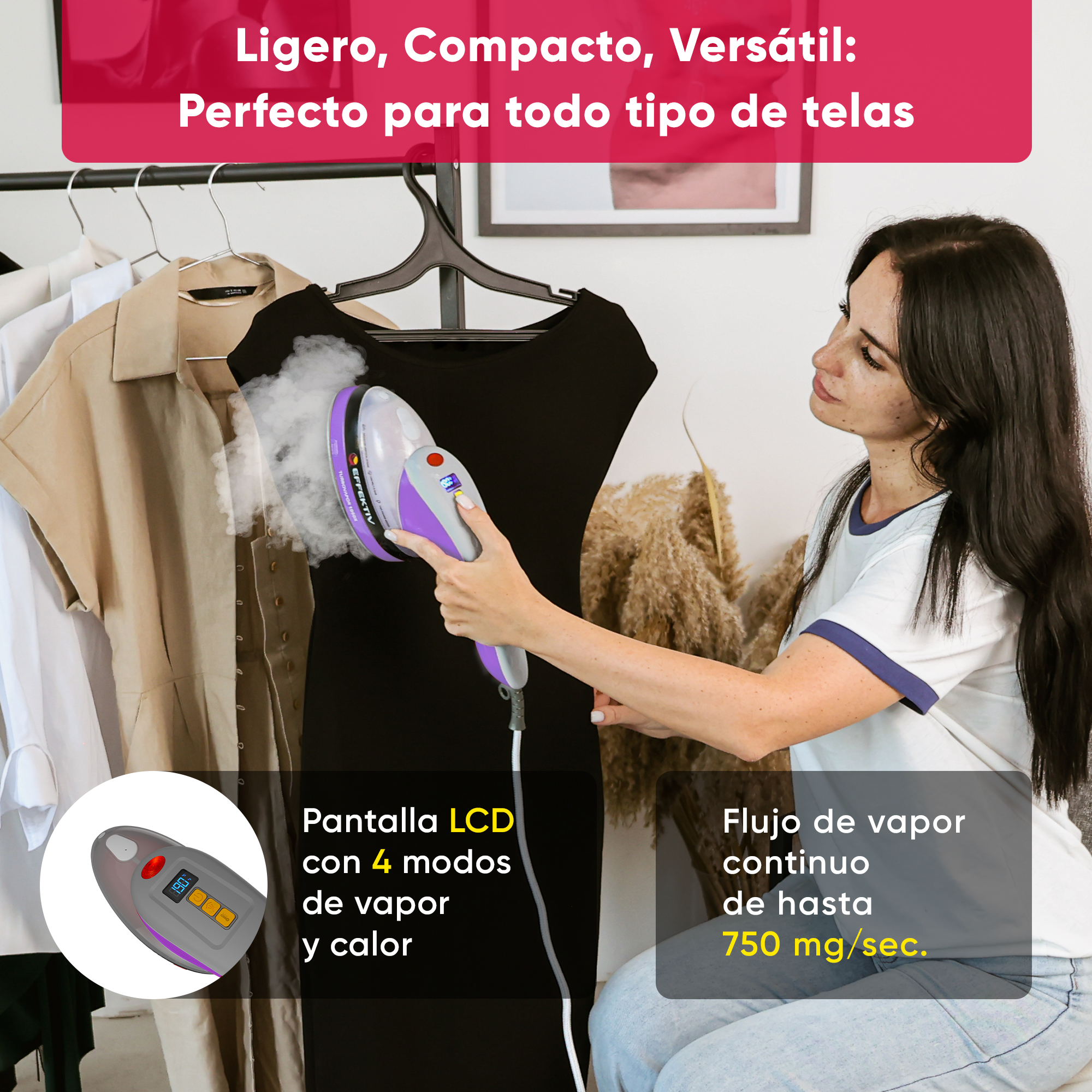 Donna che stira un vestito con un vaporizzatore. Schermo LCD e pulsanti. Abito nero. Sfondo bianco.