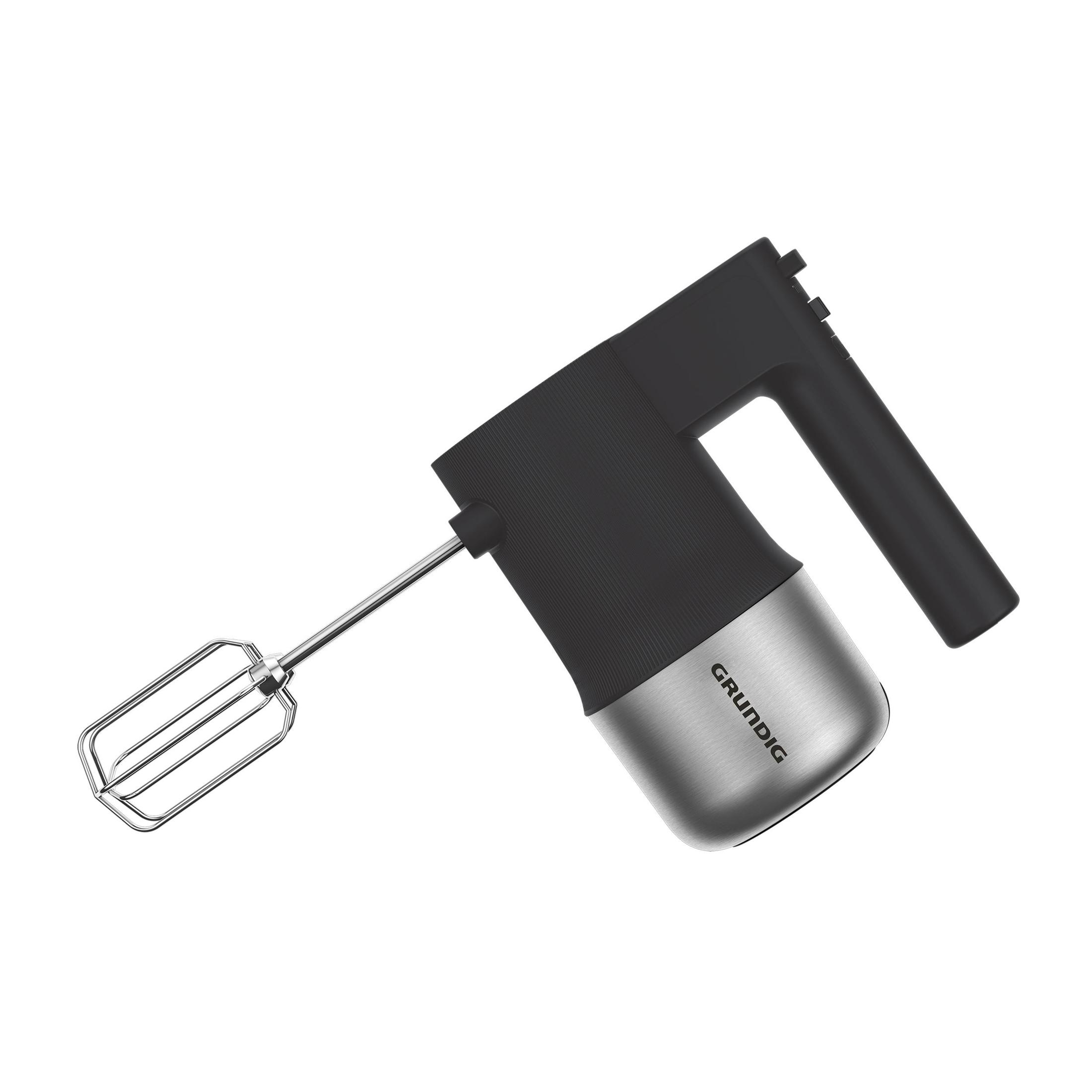 Schwarzer und silberner Handmixer mit einem silbernen Rühraufsatz auf weißem Hintergrund.