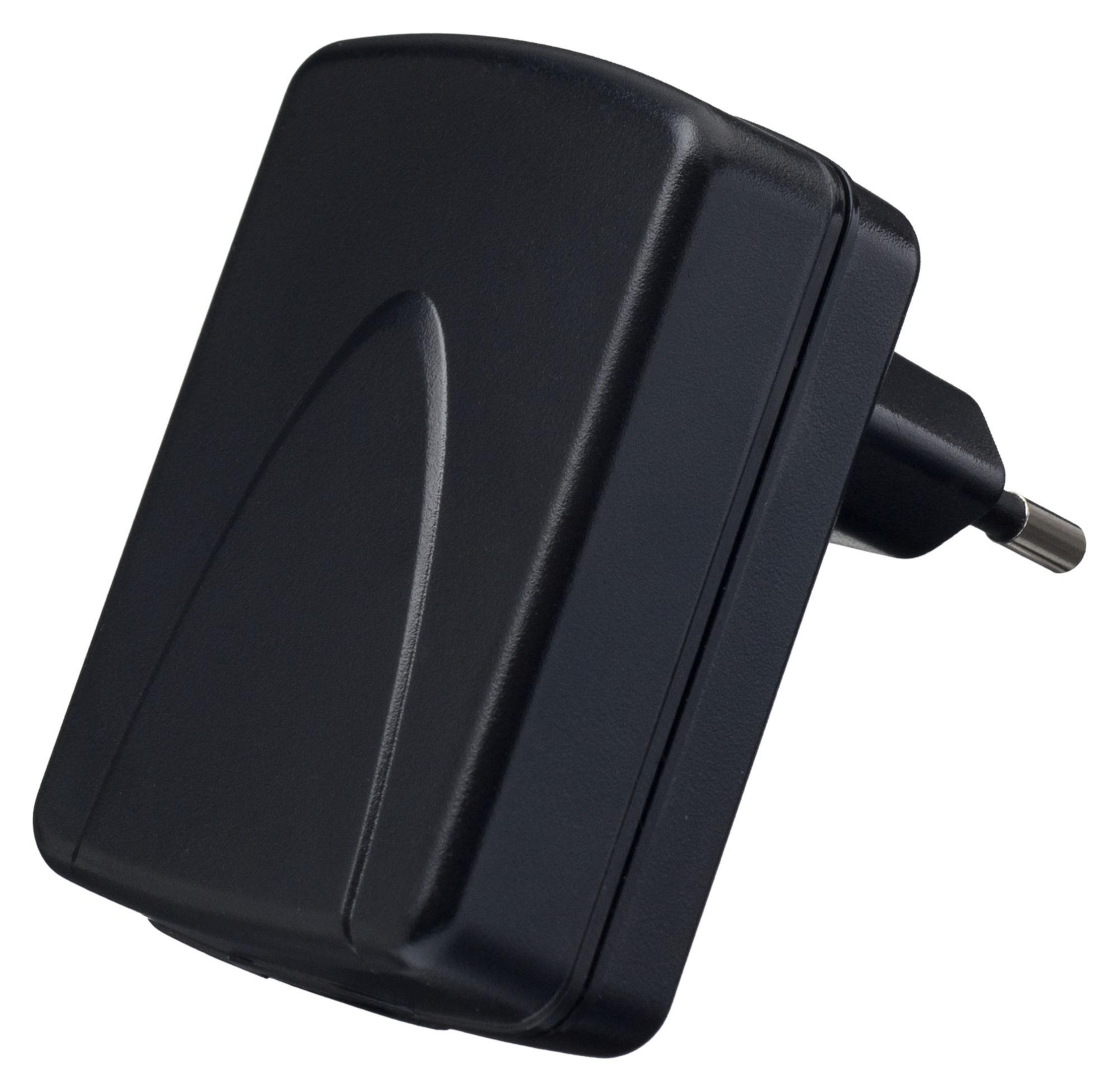 Adattatore elettrico nero con spina. Vista angolata, sfondo bianco semplice.