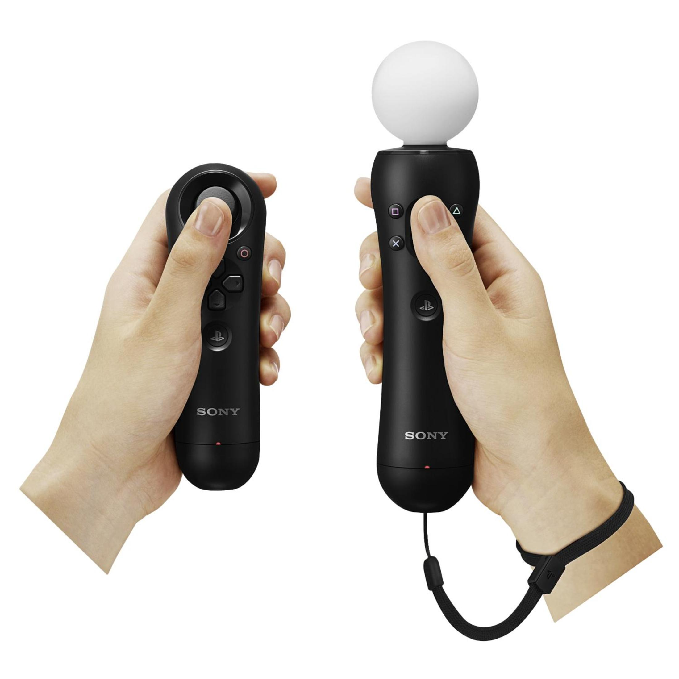 Hände halten zwei schwarze PlayStation VR-Controller. Einer hat Knöpfe, der andere eine Kugel.