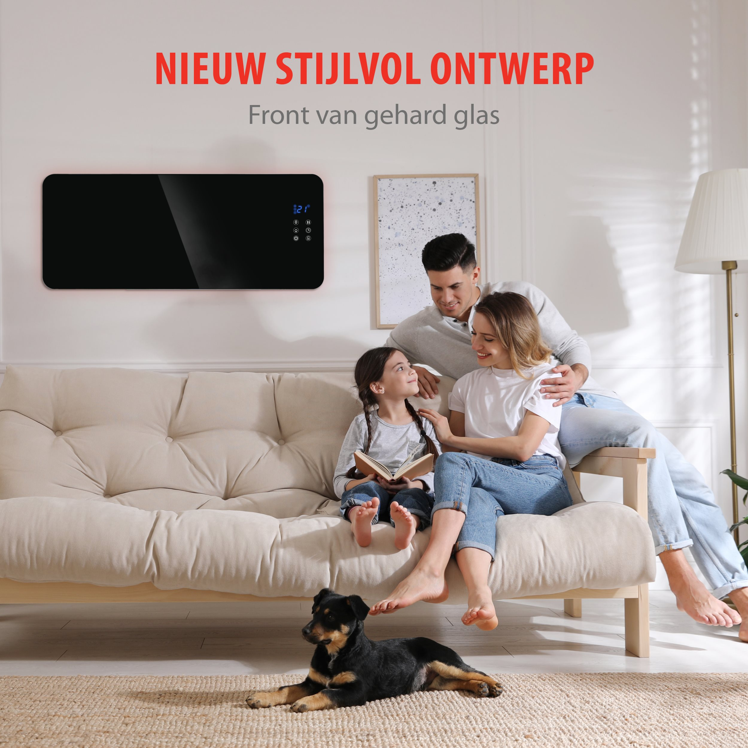 Een gezin in een woonkamer met een moderne zwarte verwarming aan de muur. Hond op vloerkleed.